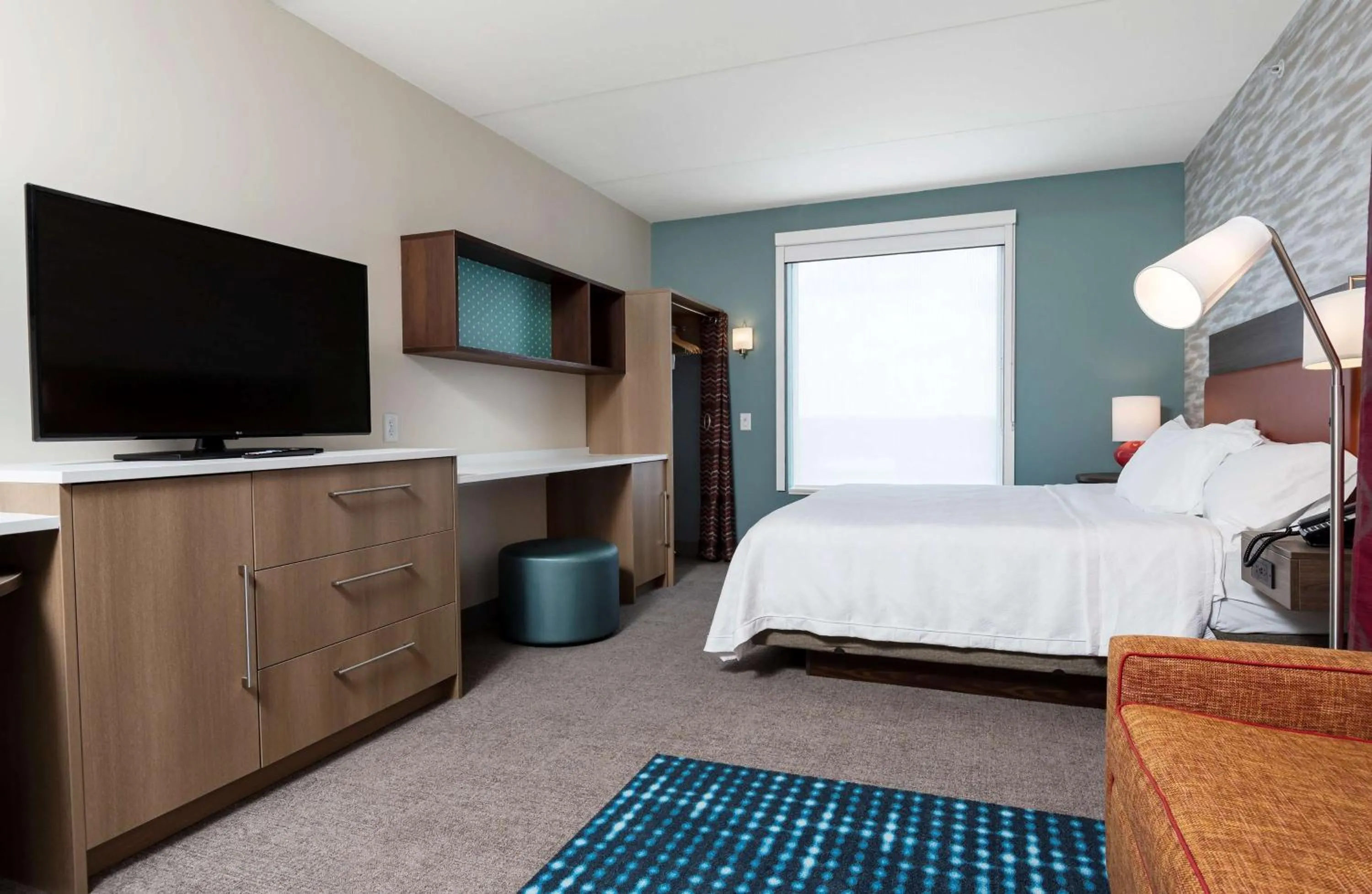 Bedroom, Bed in Home2 Suites By Hilton Roswell, Ga