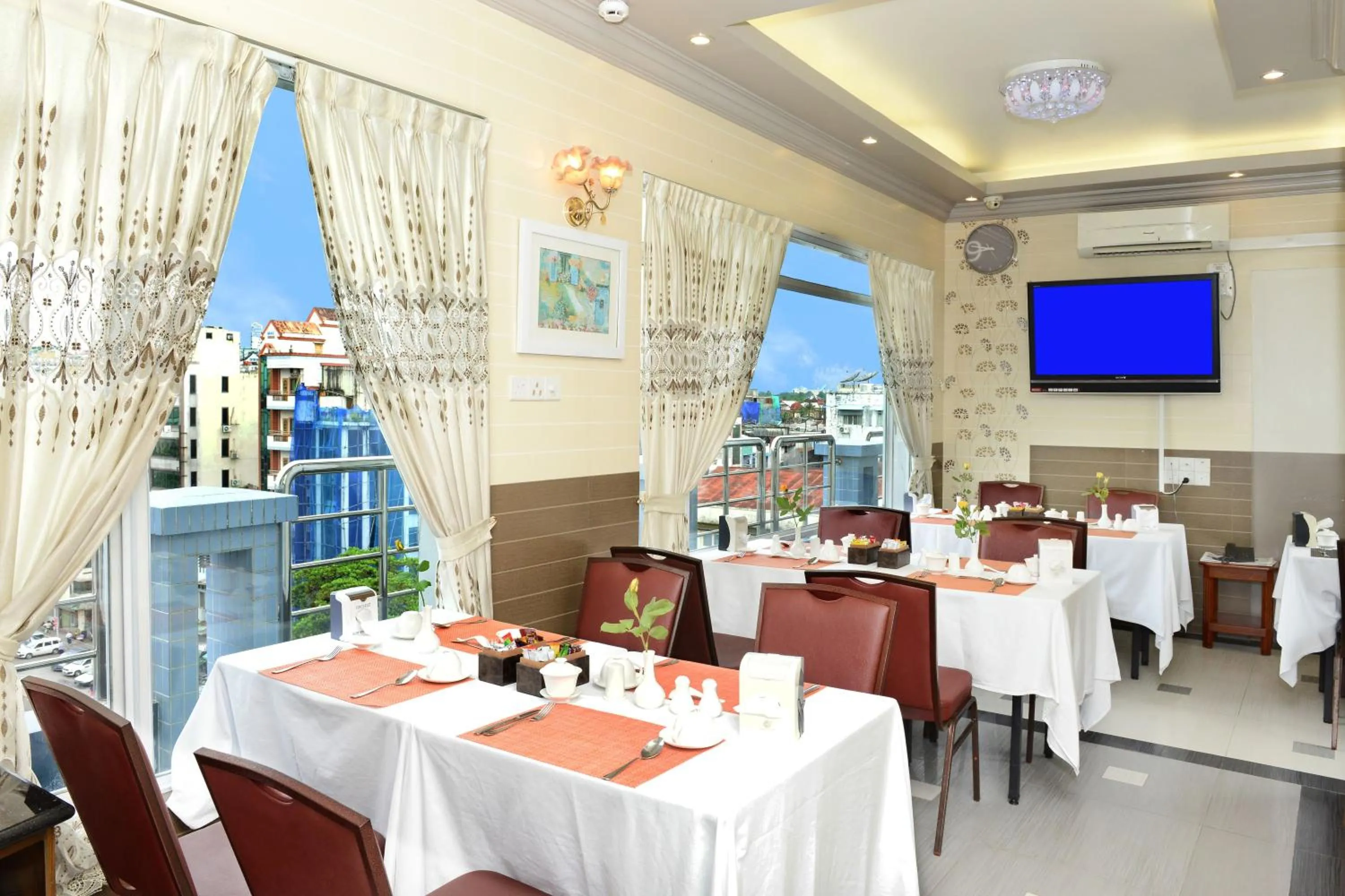 Restaurant/places to eat in Hotel Grand United - Chinatown