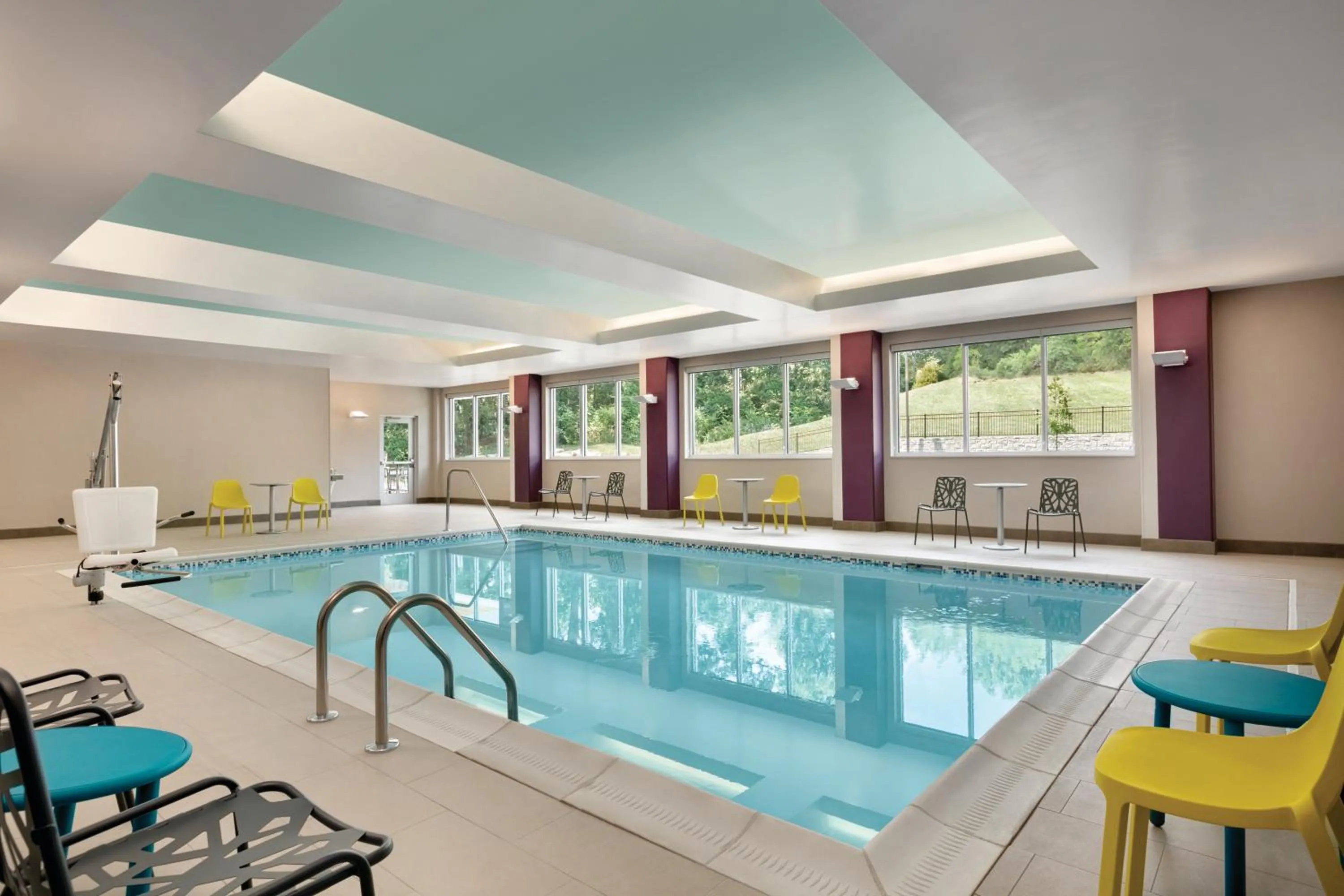 Swimming pool in Home2 Suites By Hilton Easton