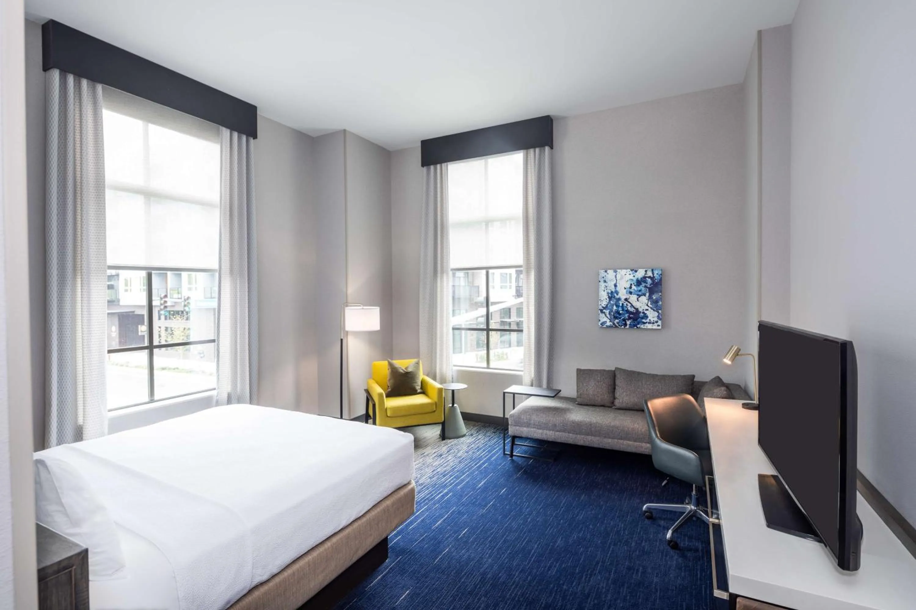 Living room, Bed in Hilton Garden Inn Redmond WA