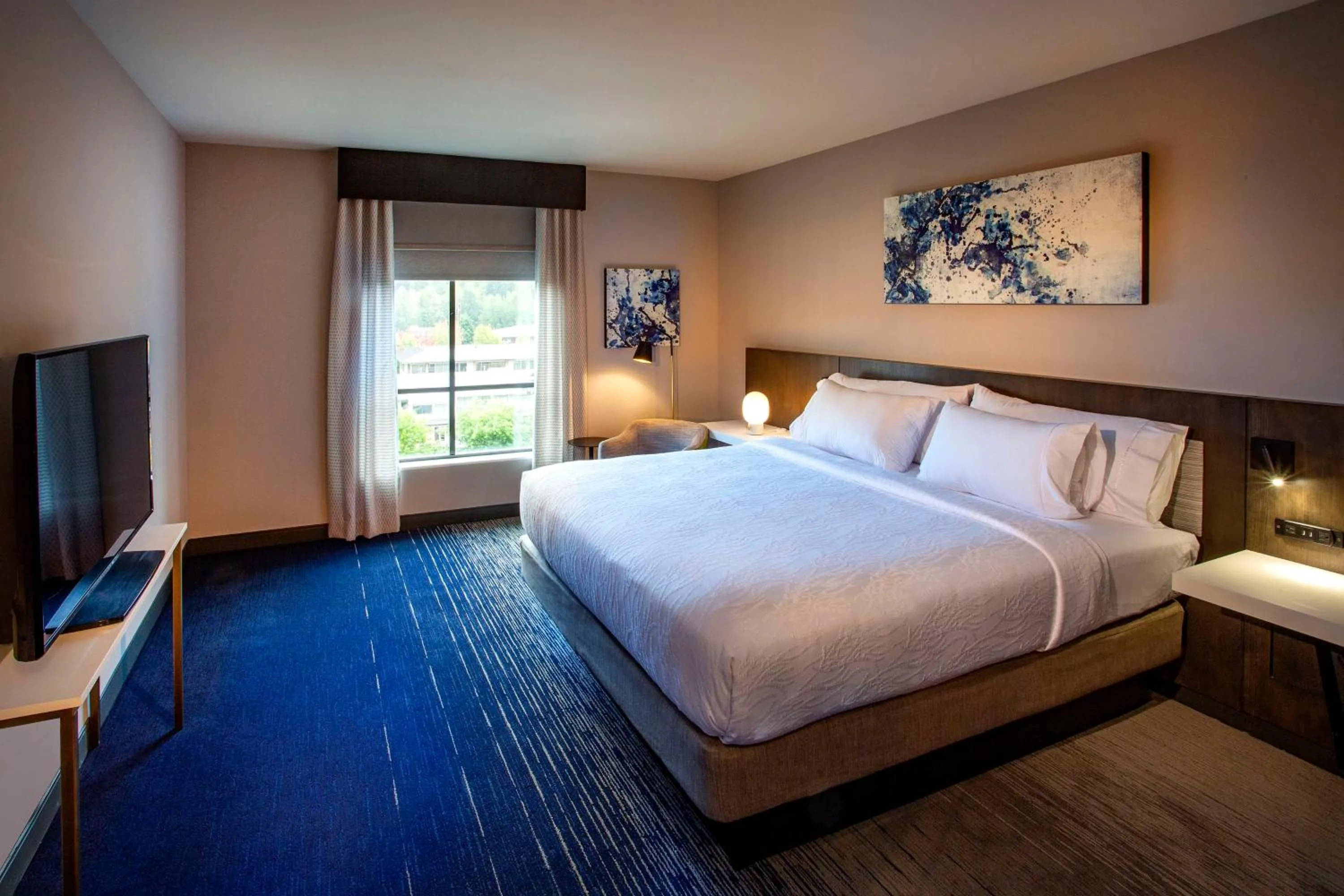 Bedroom, Bed in Hilton Garden Inn Redmond WA