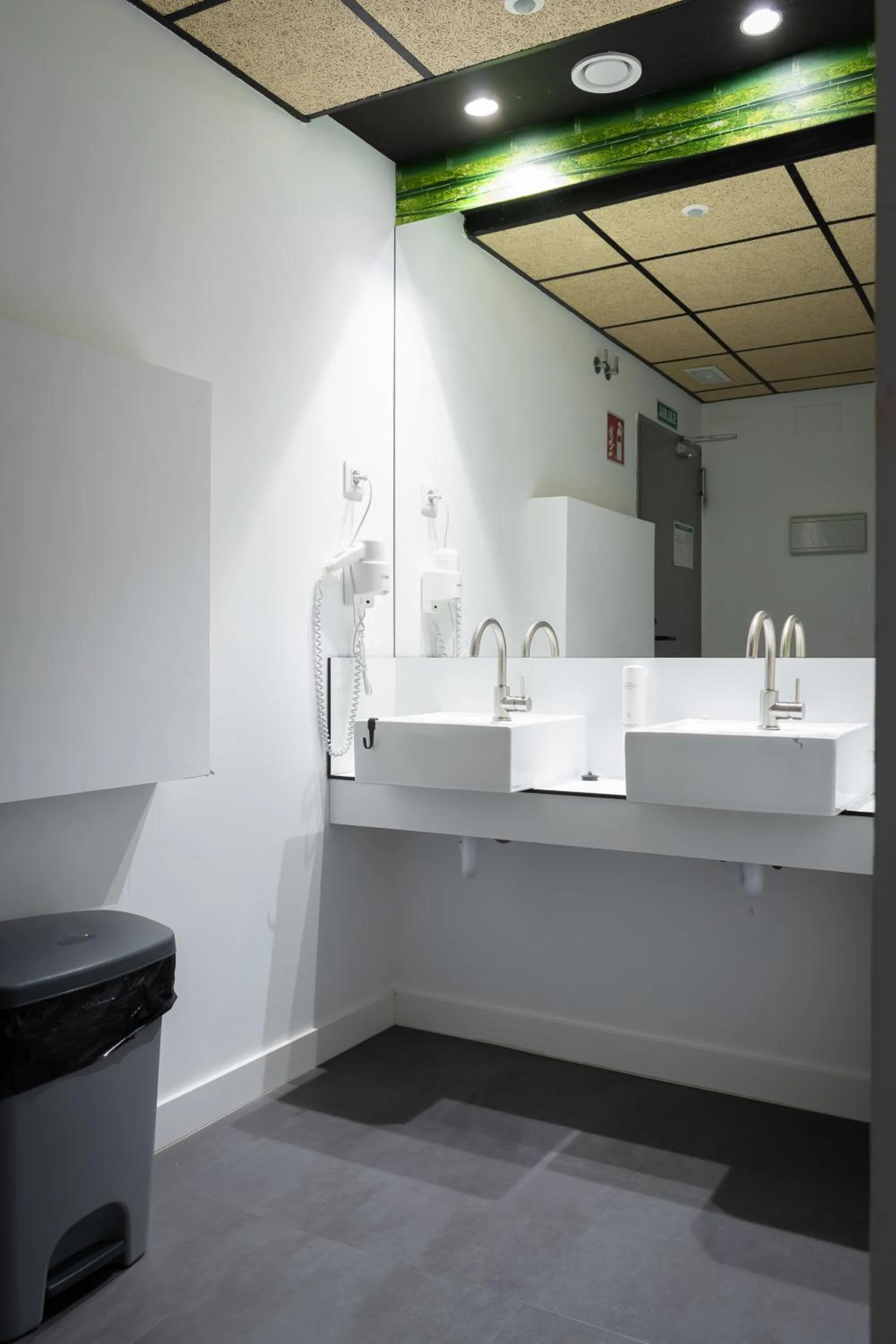 Toilet in Ekoos Hostel, Bilbao Eko Hostel