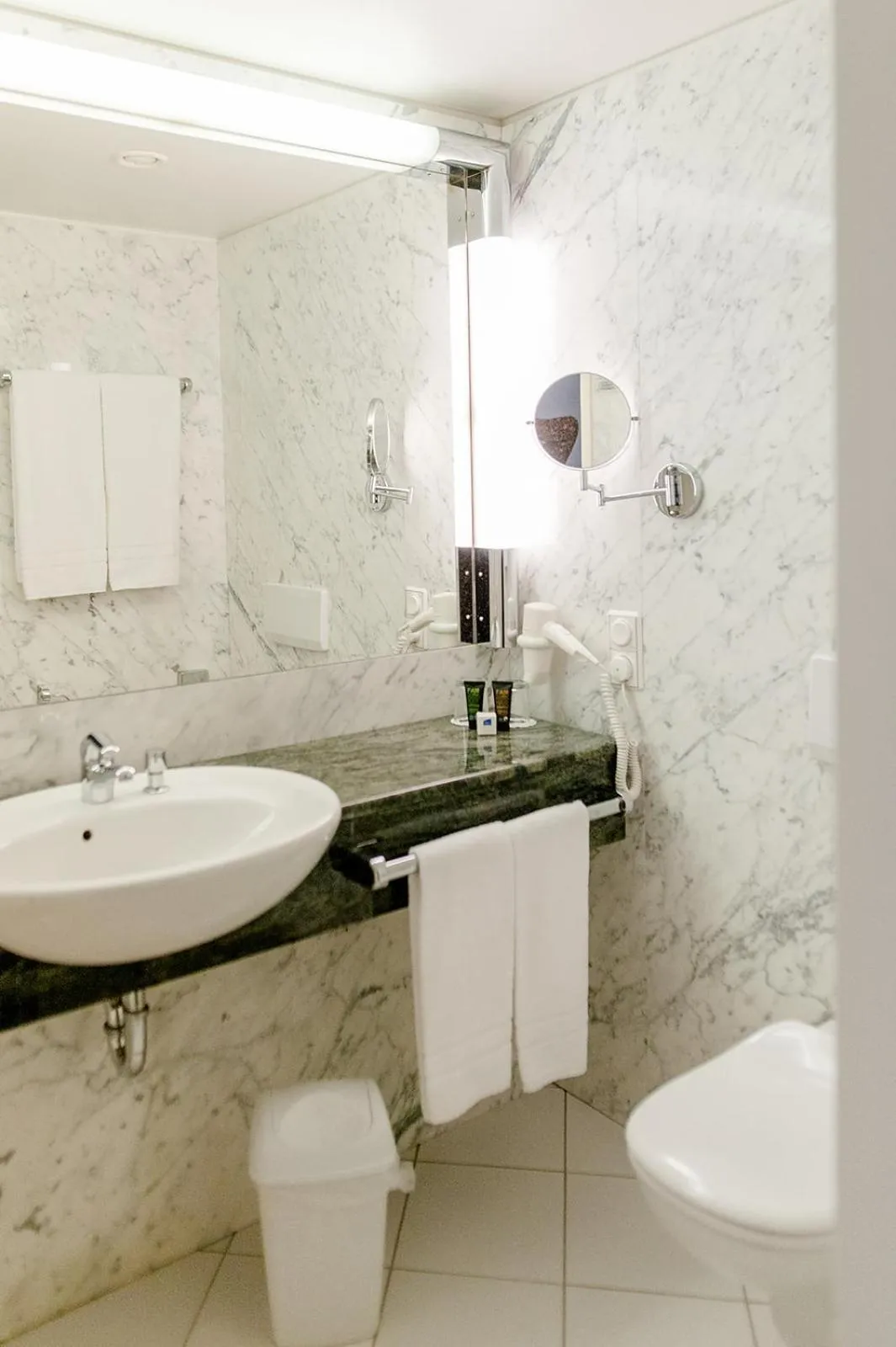 Bathroom in Atlanta Hotel Leipzig