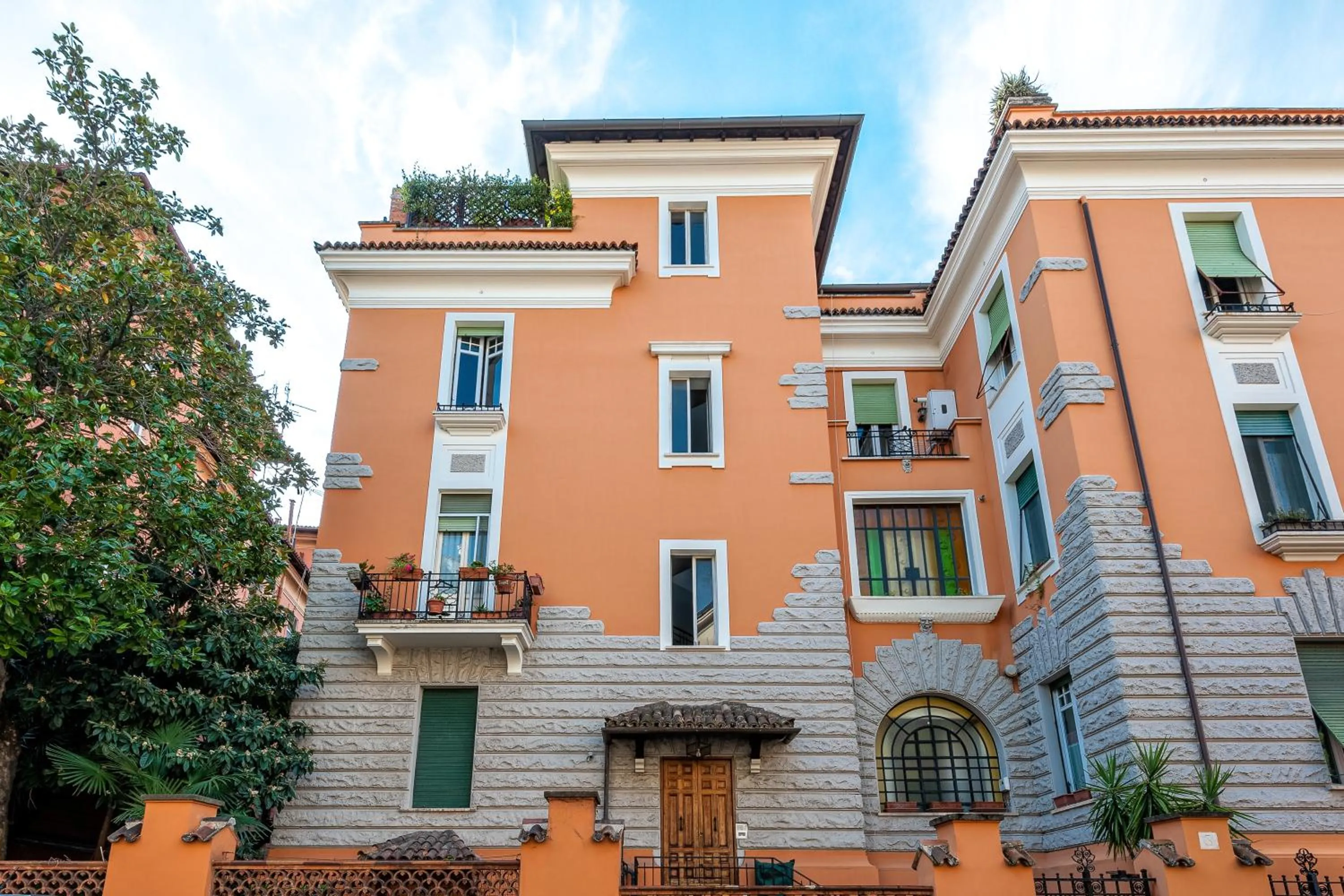 Facade/entrance in Tour de Rome