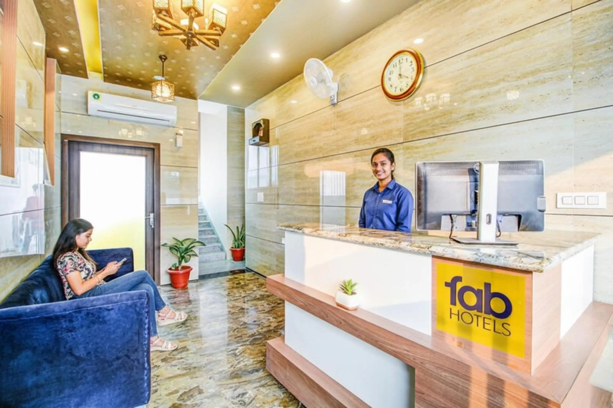 Lobby or reception in FabHotel 7th Crossing Malviya Nagar