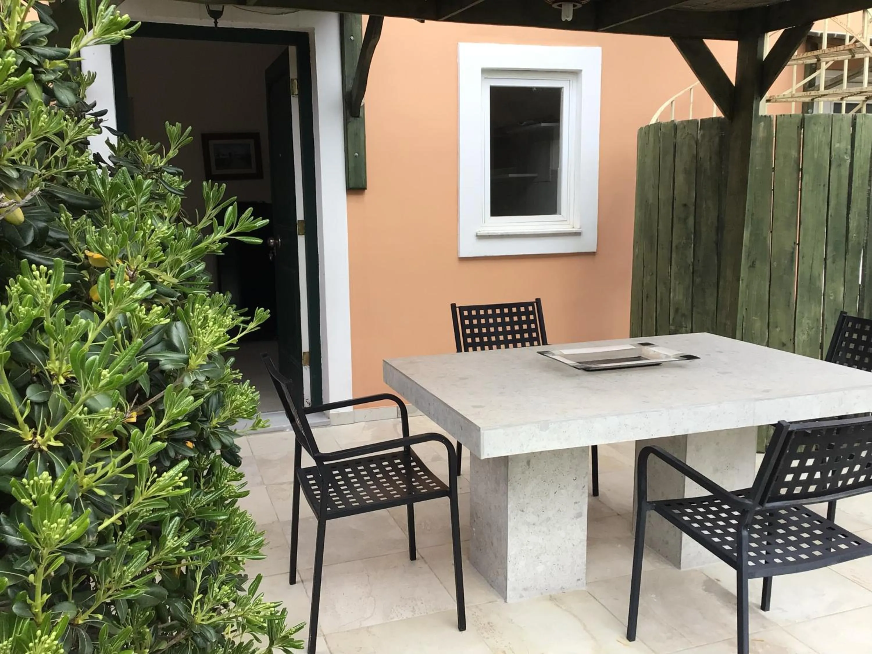 Villa Rosa Apartments