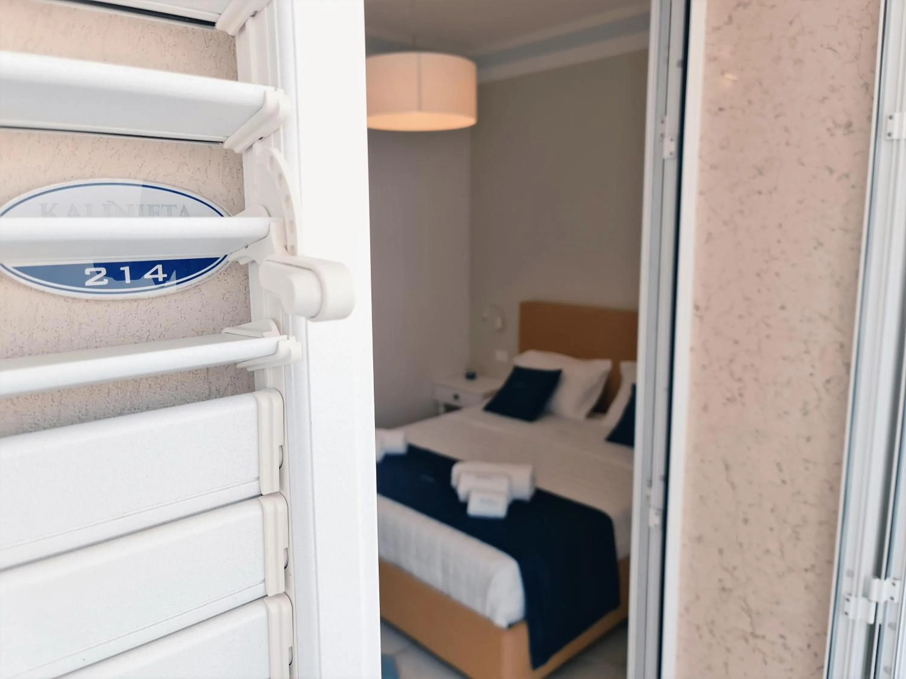 Bedroom, Bed in Kalinifta Rooms Apartment