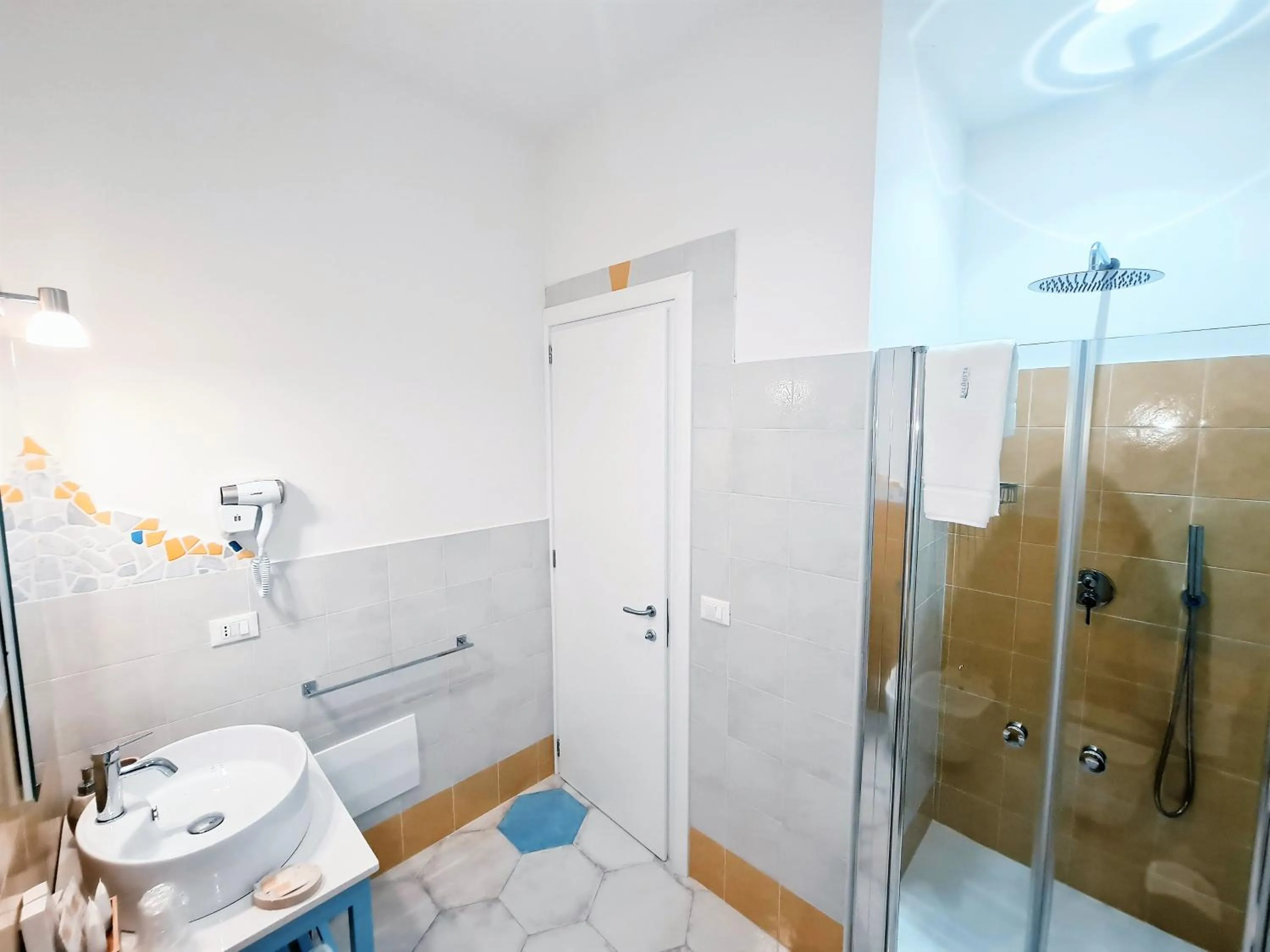 Bathroom in Kalinifta Rooms Apartment