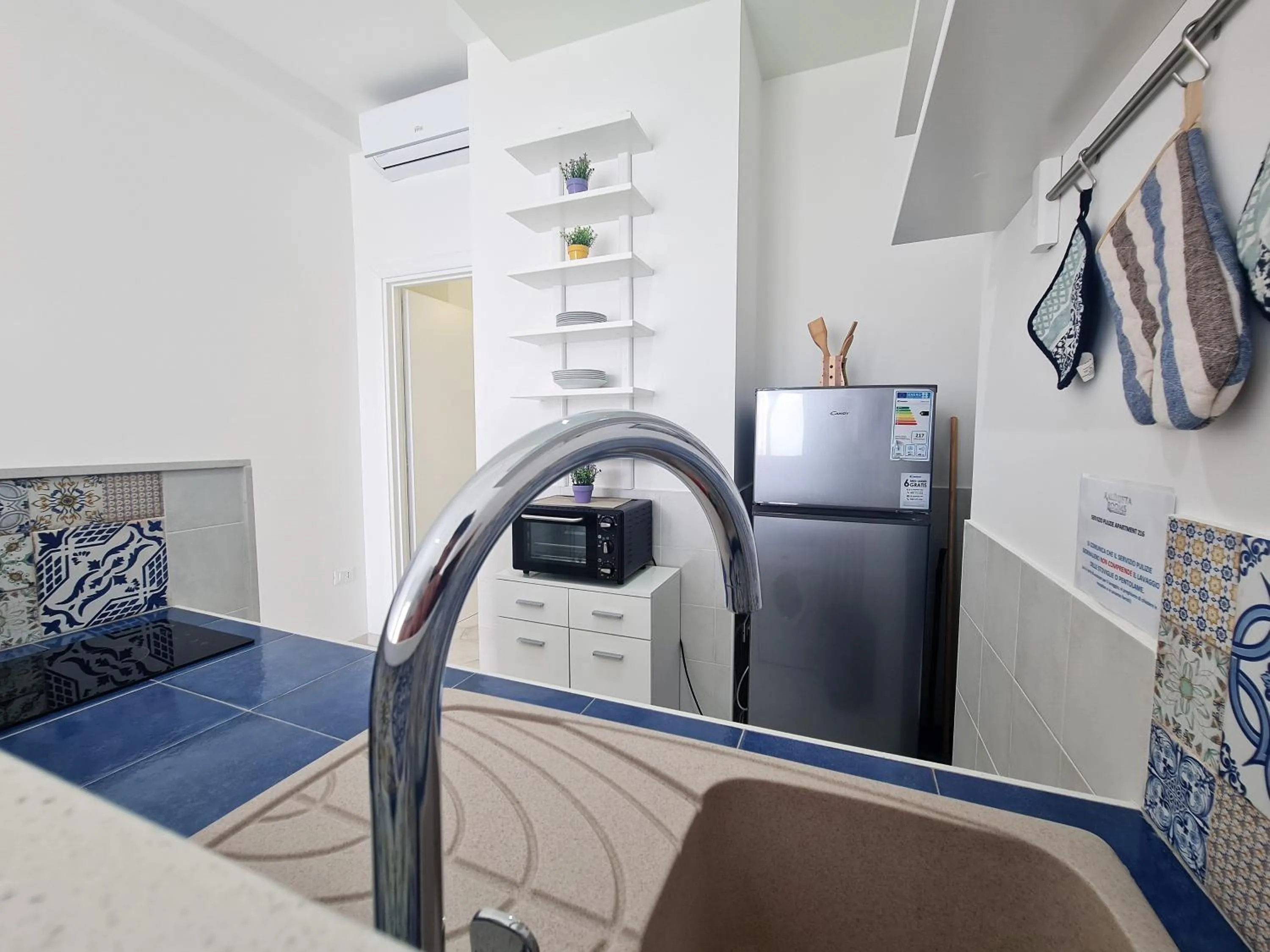 Kitchen or kitchenette, Bed in Kalinifta Rooms Apartment