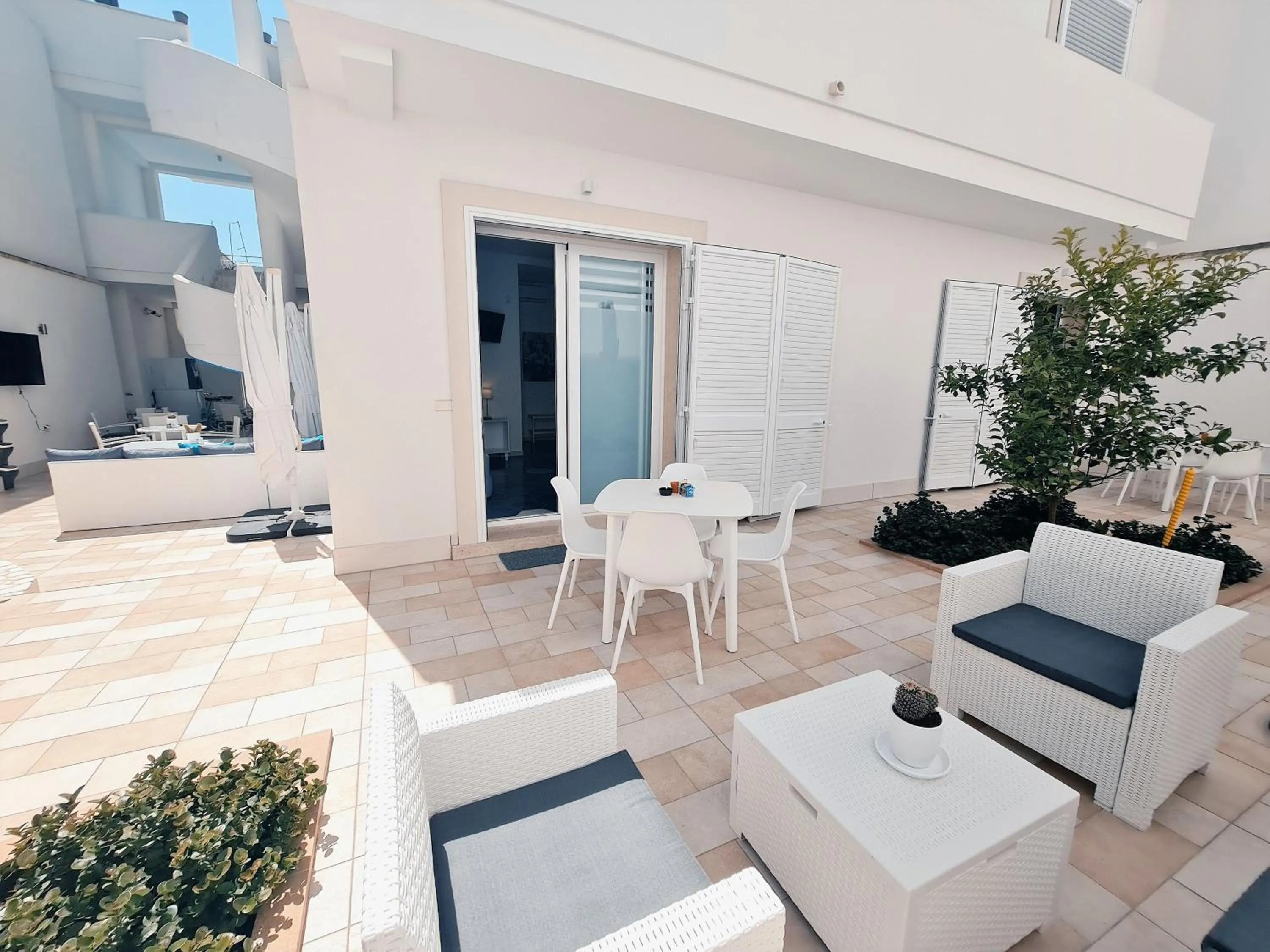 Patio in Kalinifta Rooms Apartment