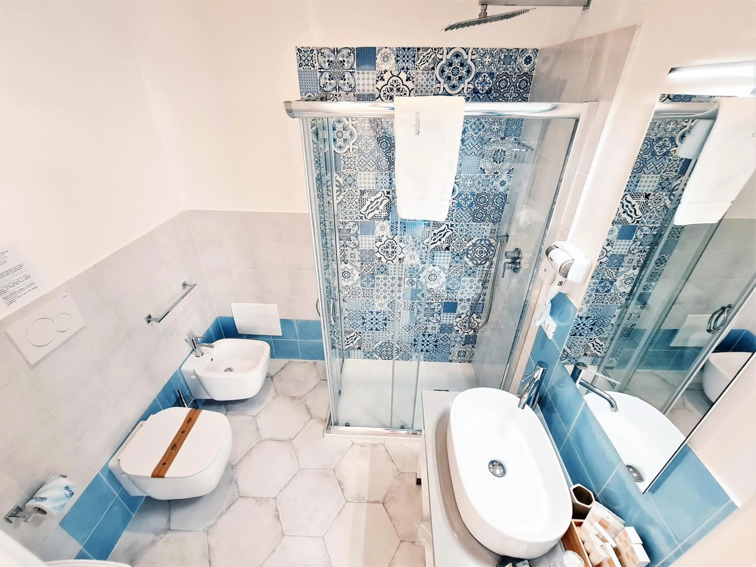 Bathroom in Kalinifta Rooms Apartment