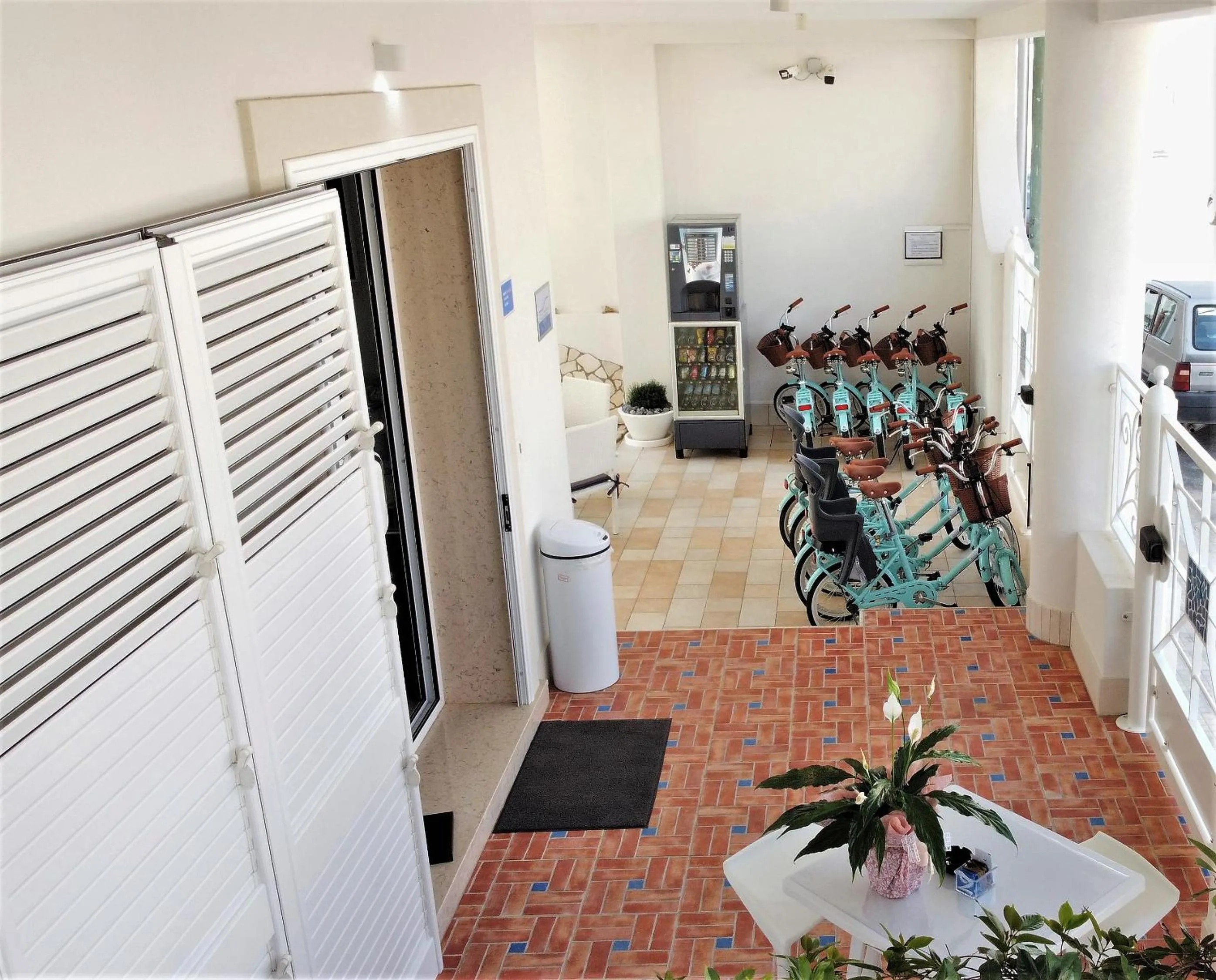 Facade/entrance in Kalinifta Rooms Apartment