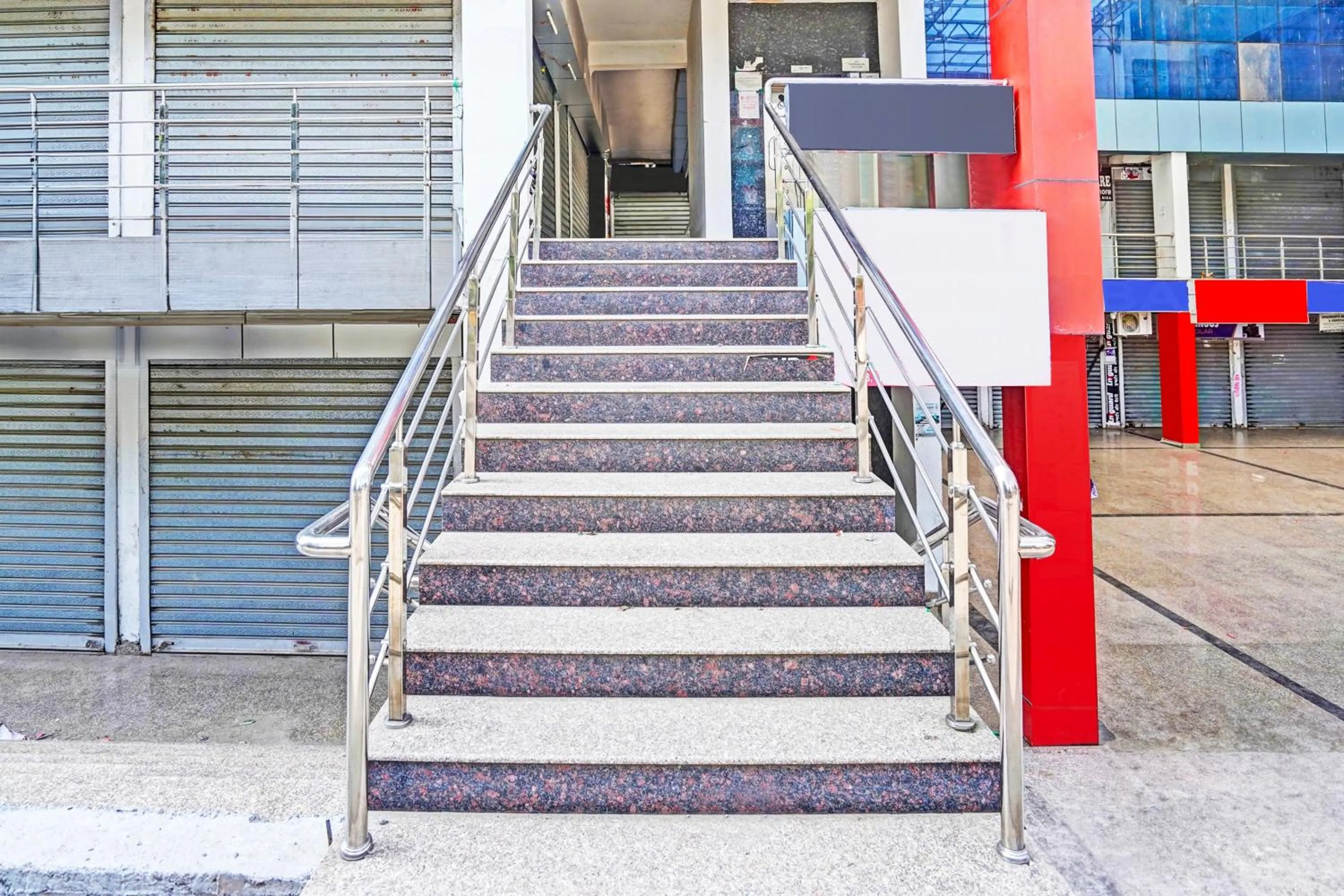Facade/entrance in Townhouse Mukut Bazar