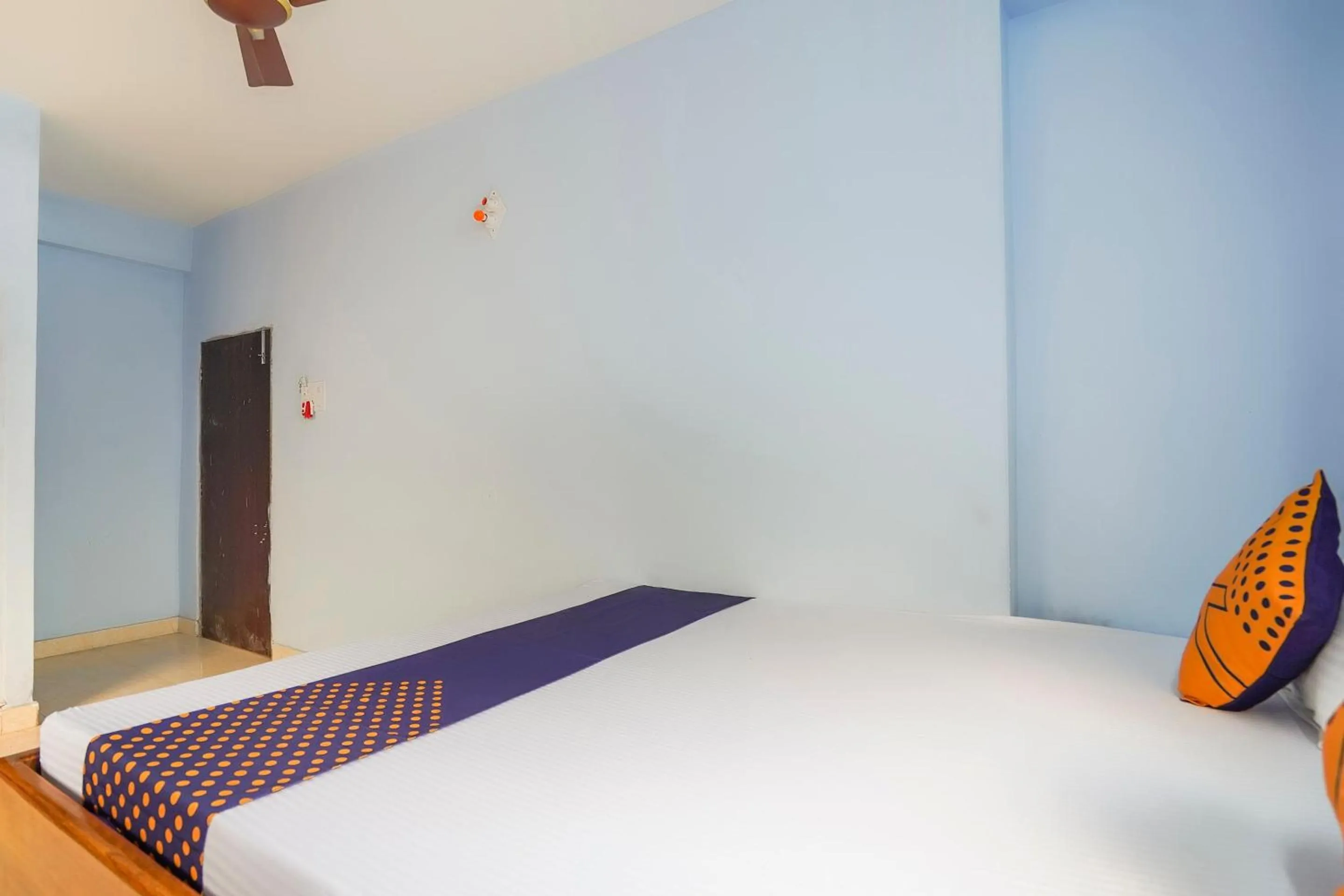 Bedroom, Bed in SPOT ON Silver Green