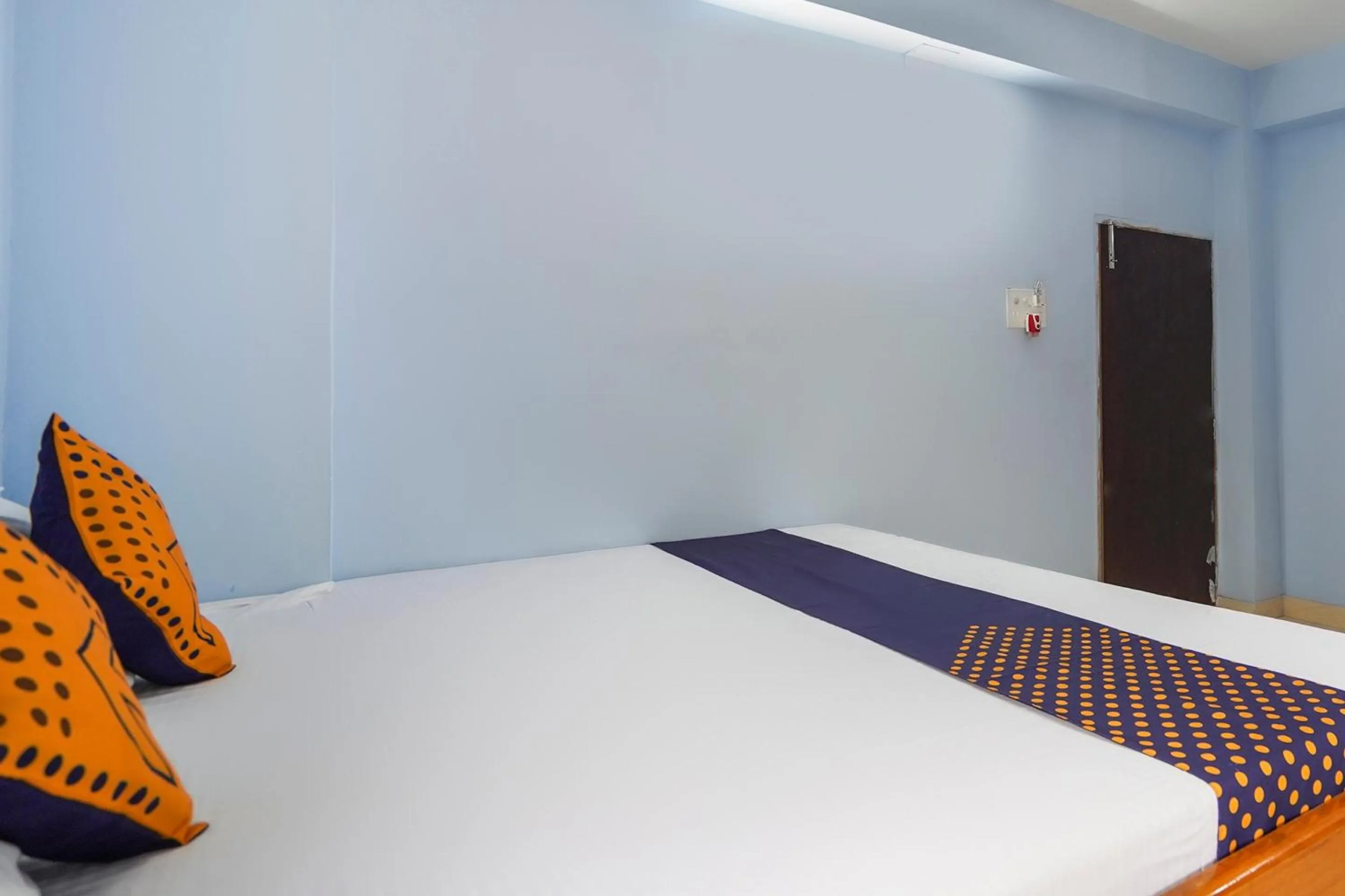 Bedroom, Bed in SPOT ON Silver Green