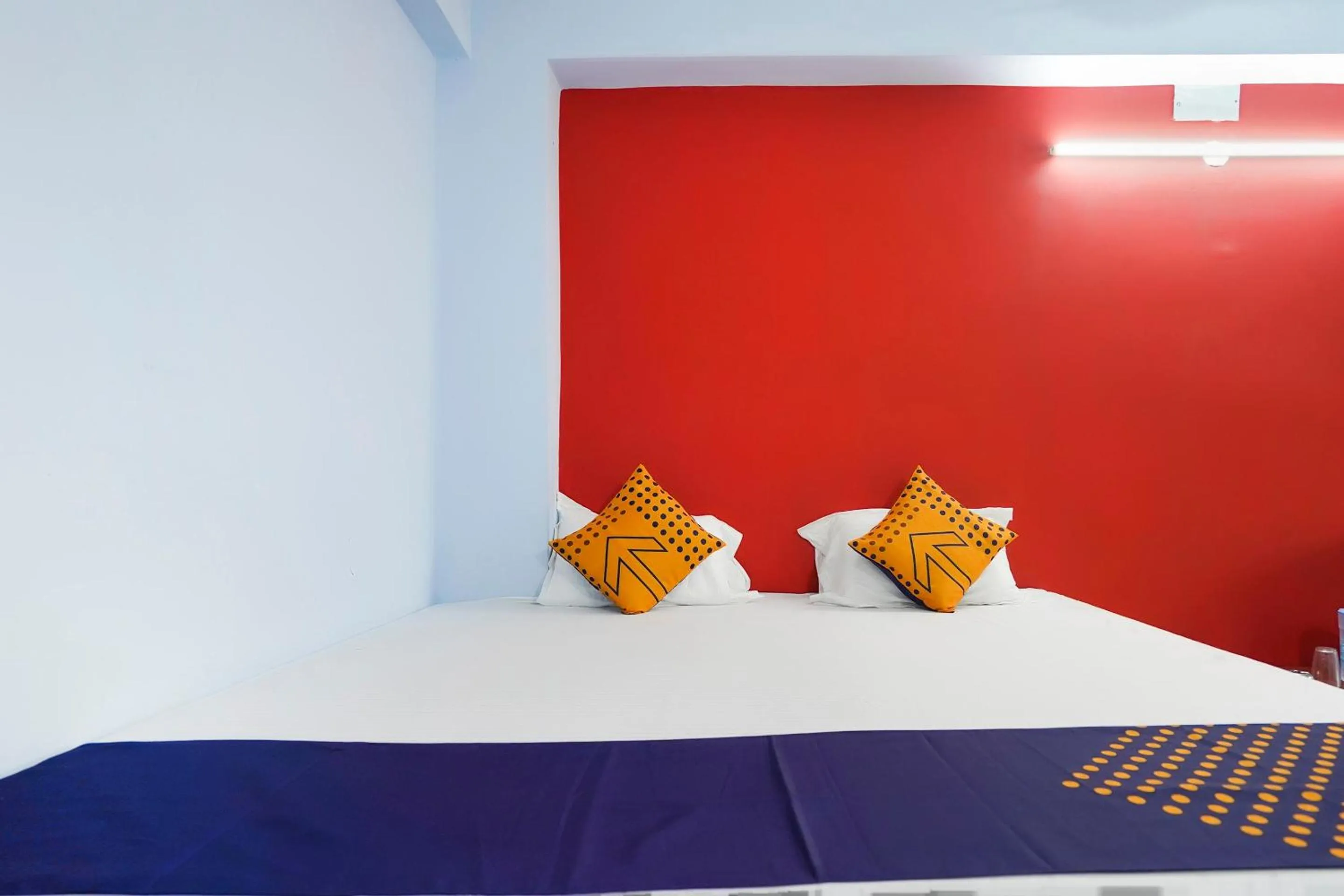 Bedroom, Bed in SPOT ON Silver Green