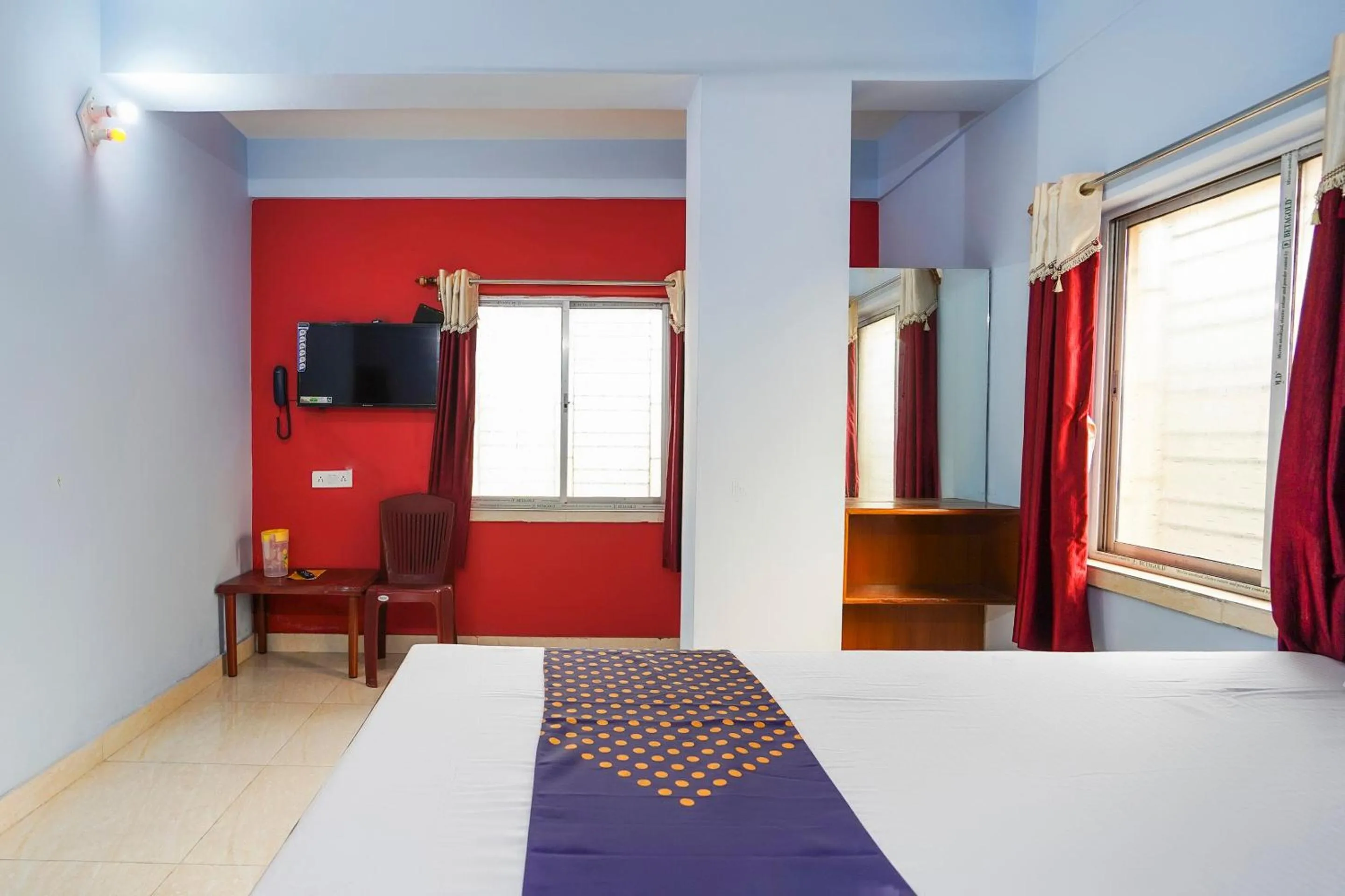 Lobby or reception, Bed in SPOT ON Silver Green