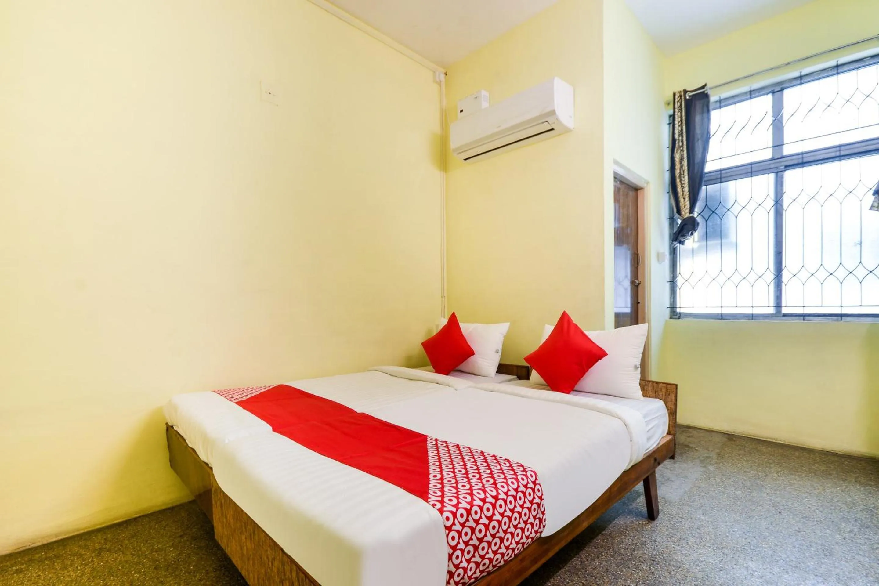 Bedroom, Bed in Super Hotel O Aruljothi Gandhipuram Bus Terminus