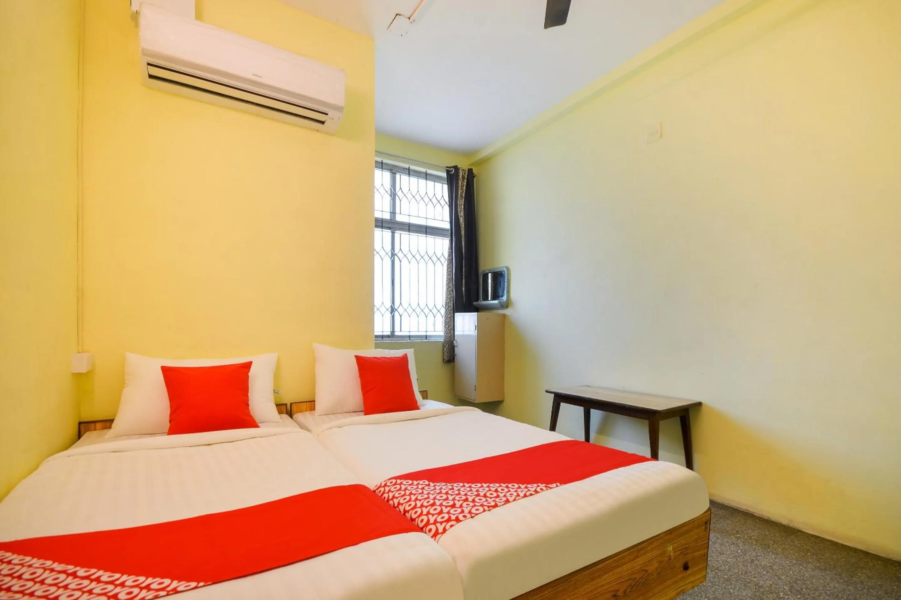 Bedroom, Bed in Super Hotel O Aruljothi Gandhipuram Bus Terminus