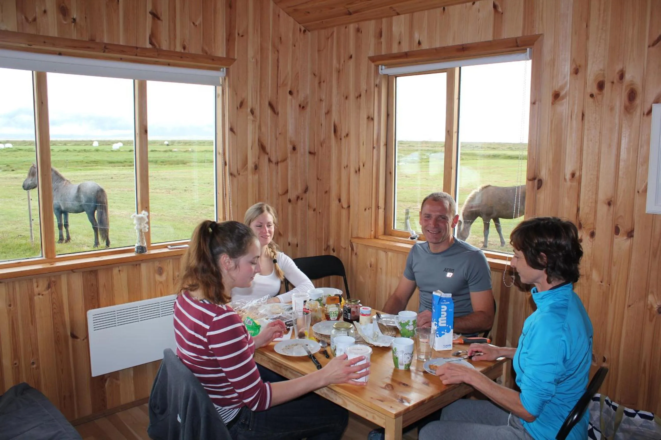 Family in Lambhus Glacier View Cabins