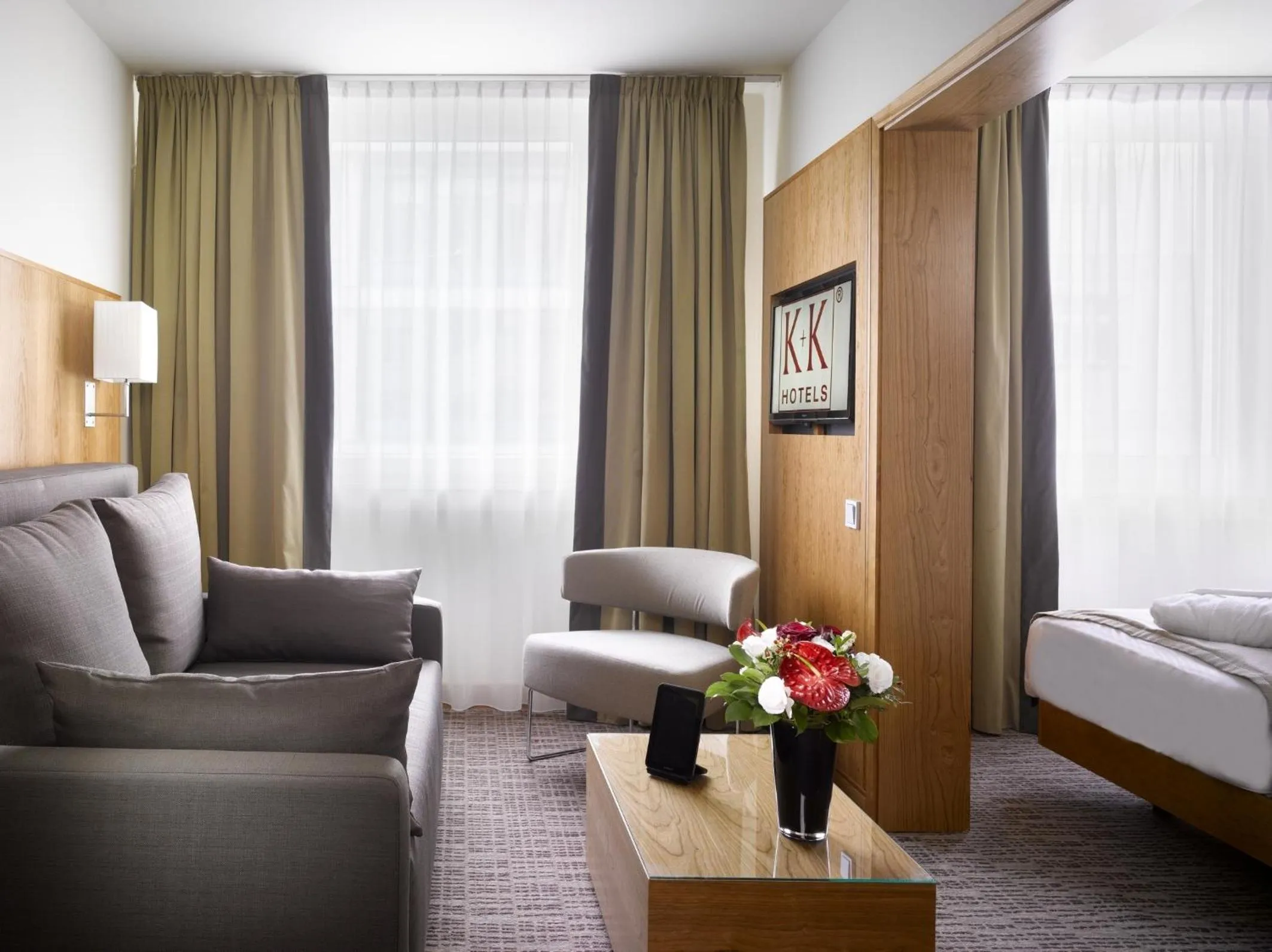 Seating area, Bed in K+K Hotel am Harras