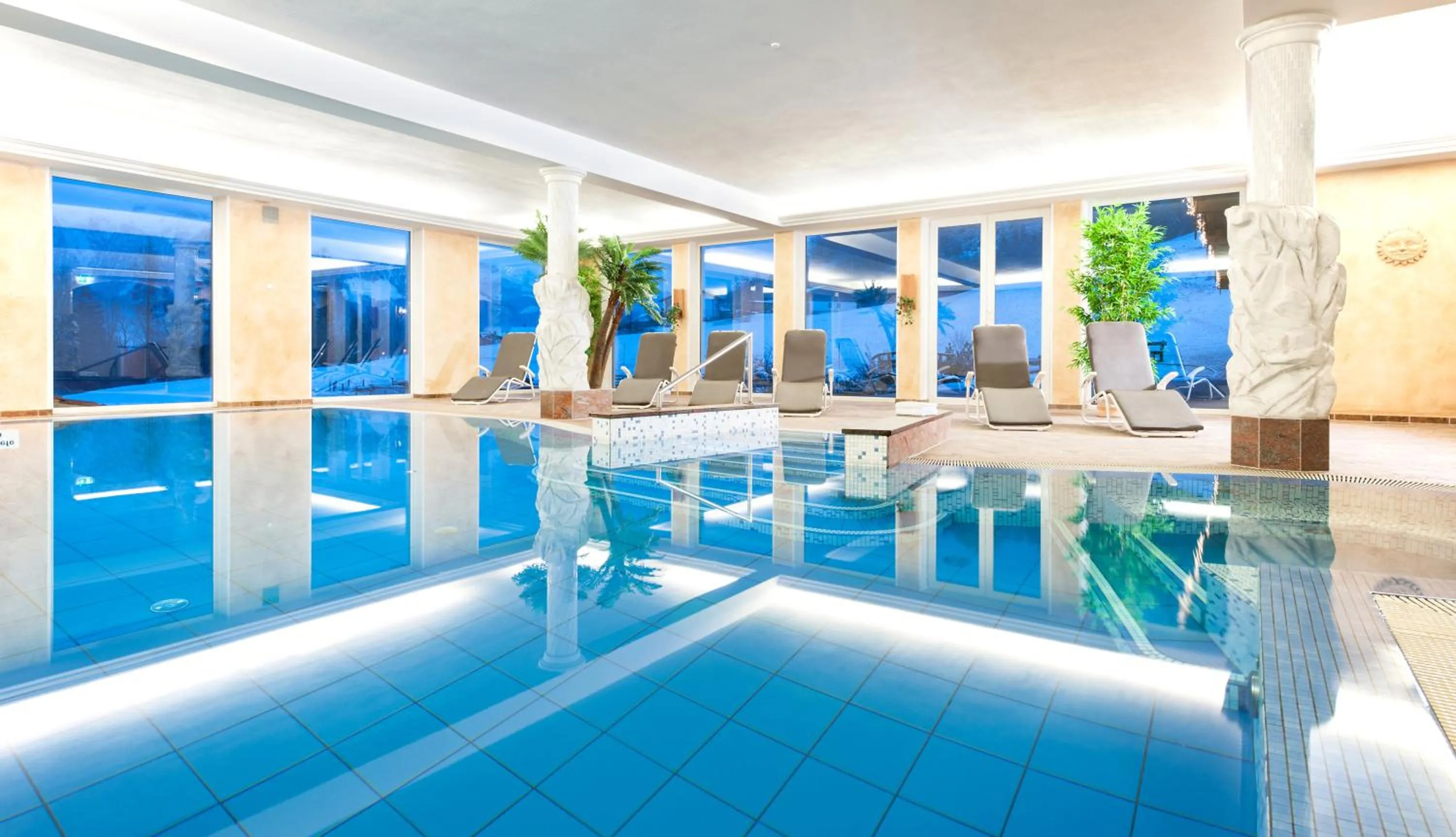 Swimming pool in Naturhotel Reissenlehen