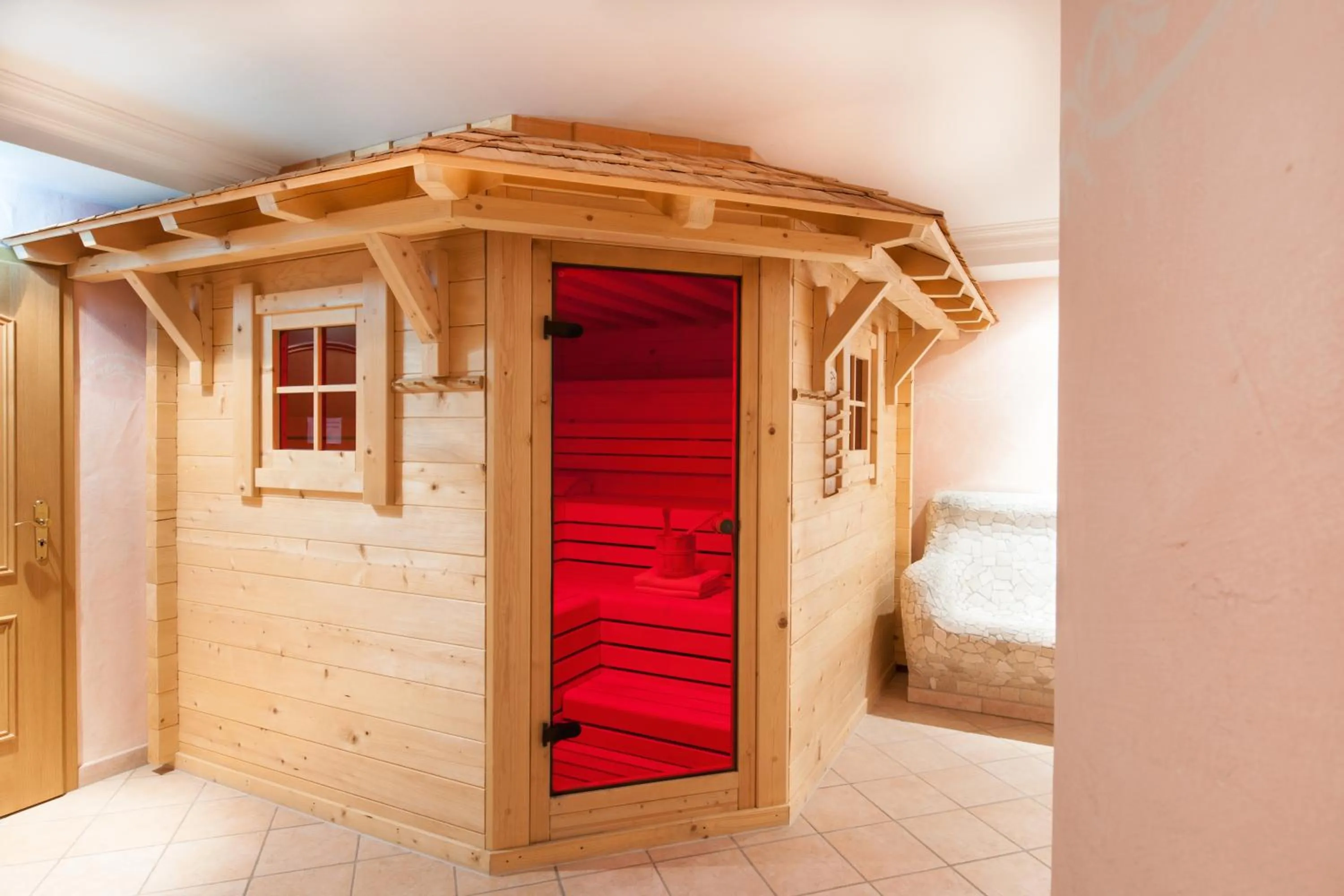 Sauna, Bed in Naturhotel Reissenlehen