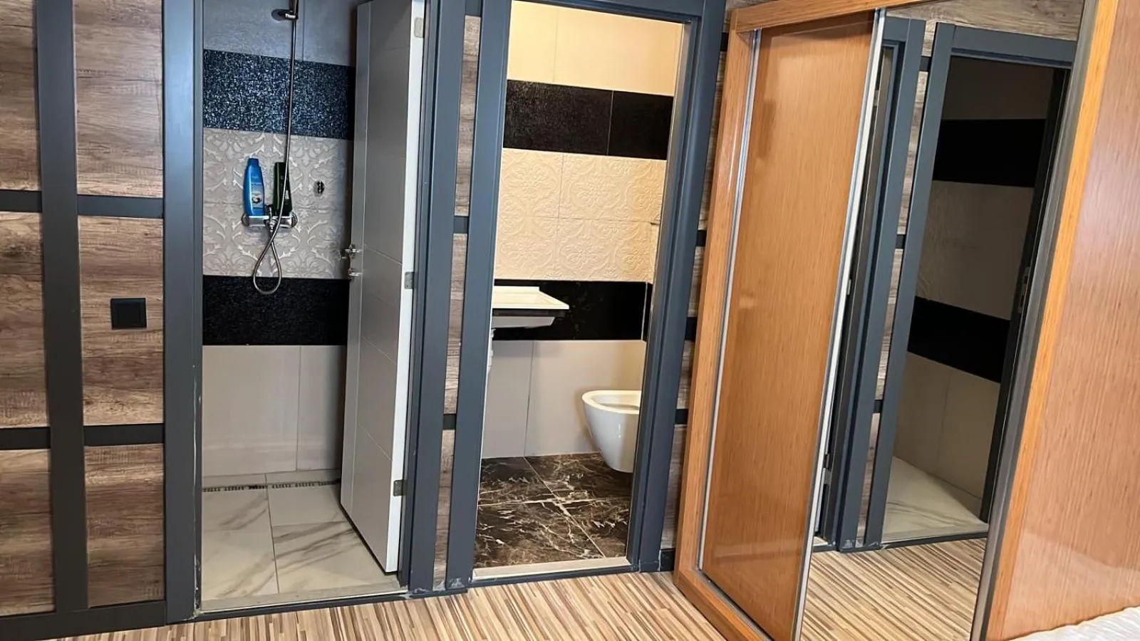 Bathroom in Demosan Hotel Hilden