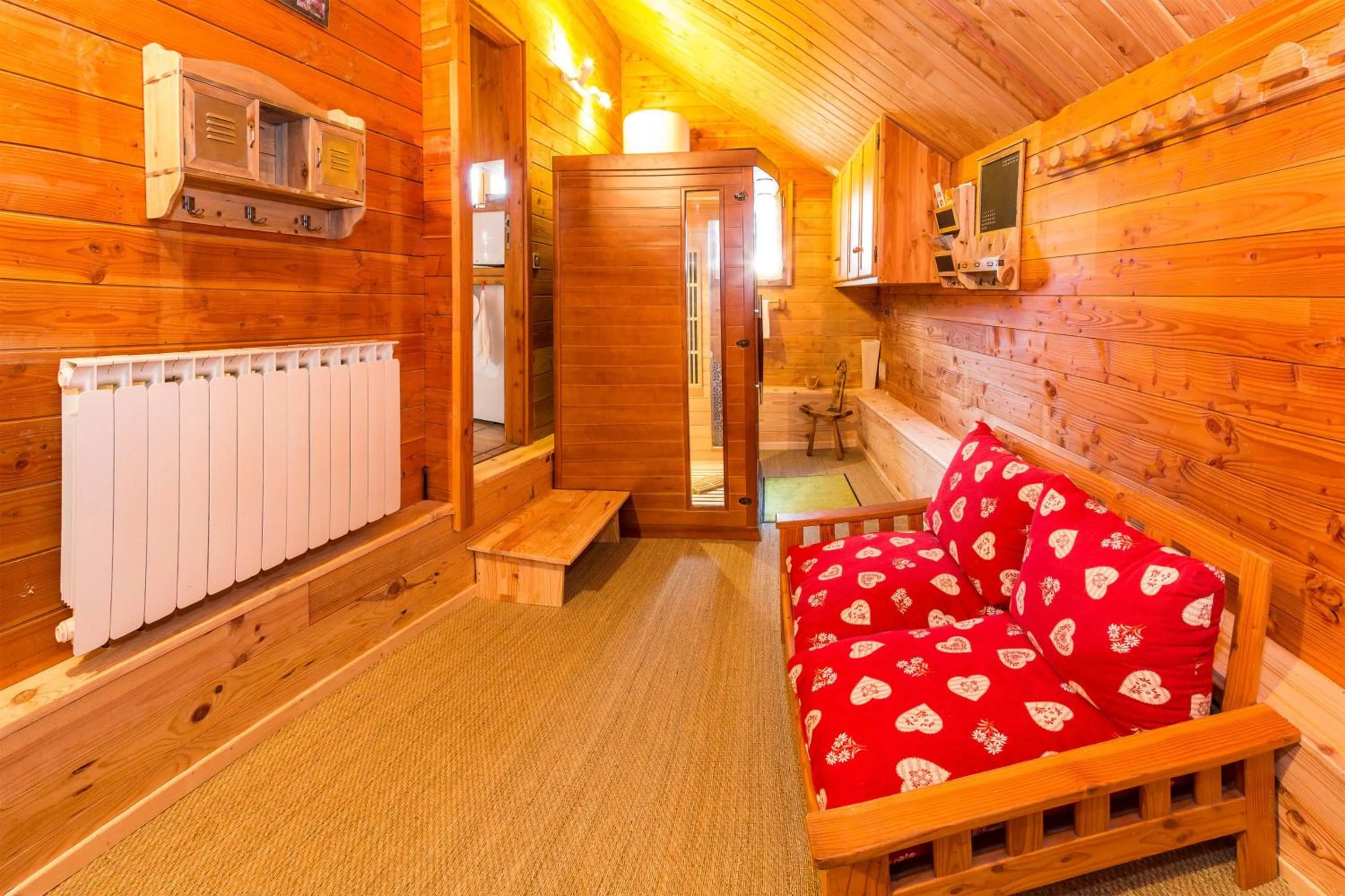 Sauna, Bed in Chalet Carpe Diem