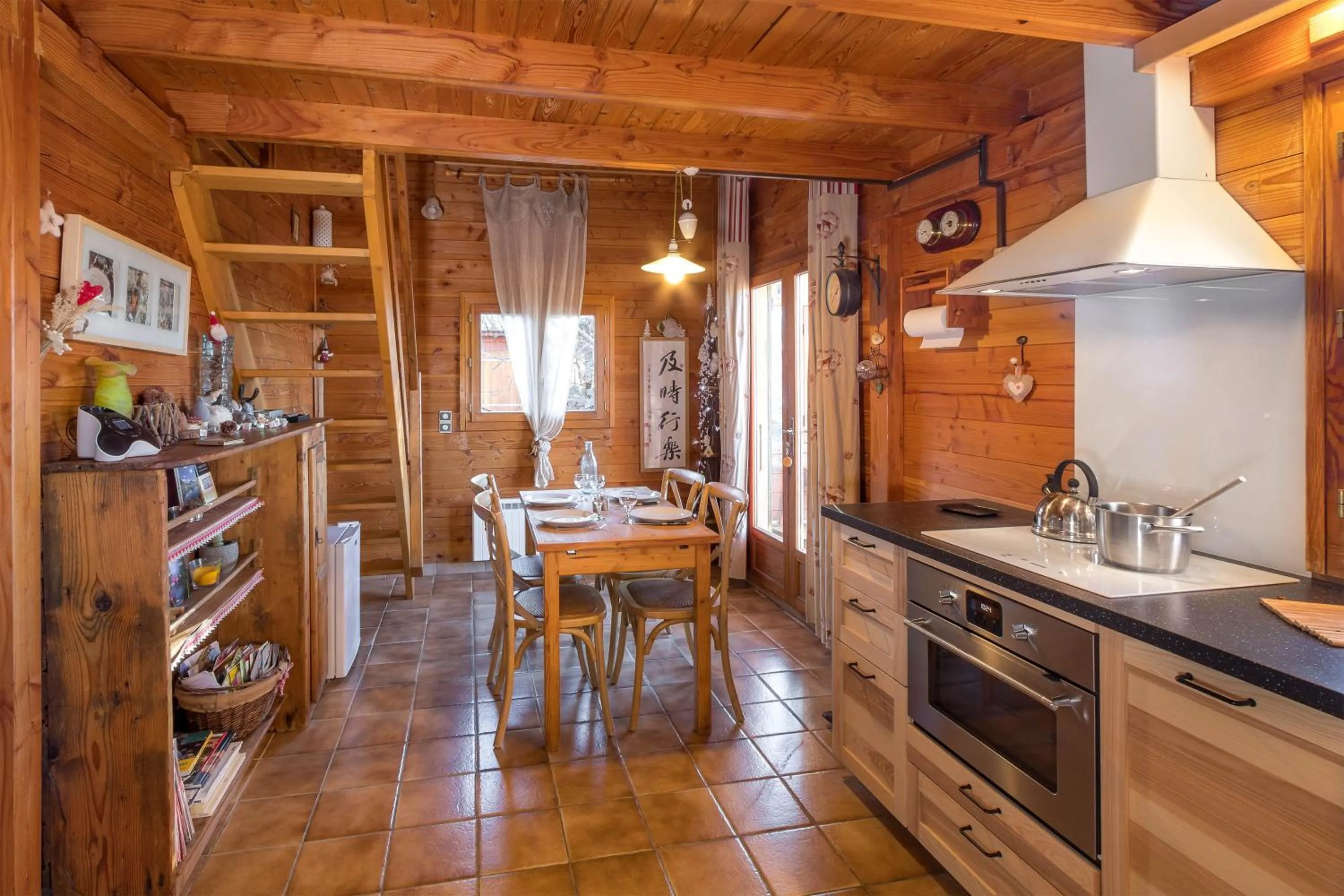 Kitchen or kitchenette in Chalet Carpe Diem