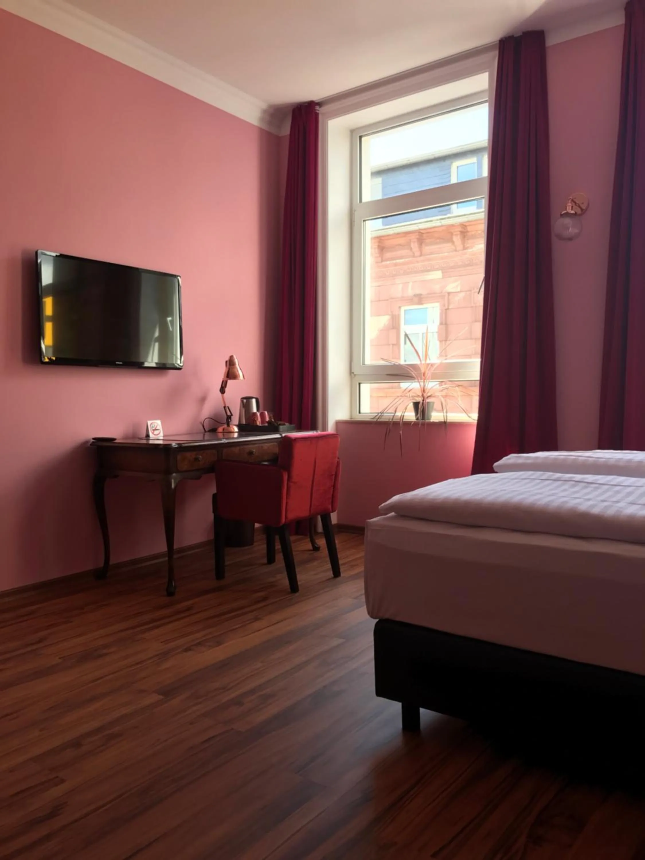 Photo of the whole room, Bed in SmartHotel Mystique Self check-in