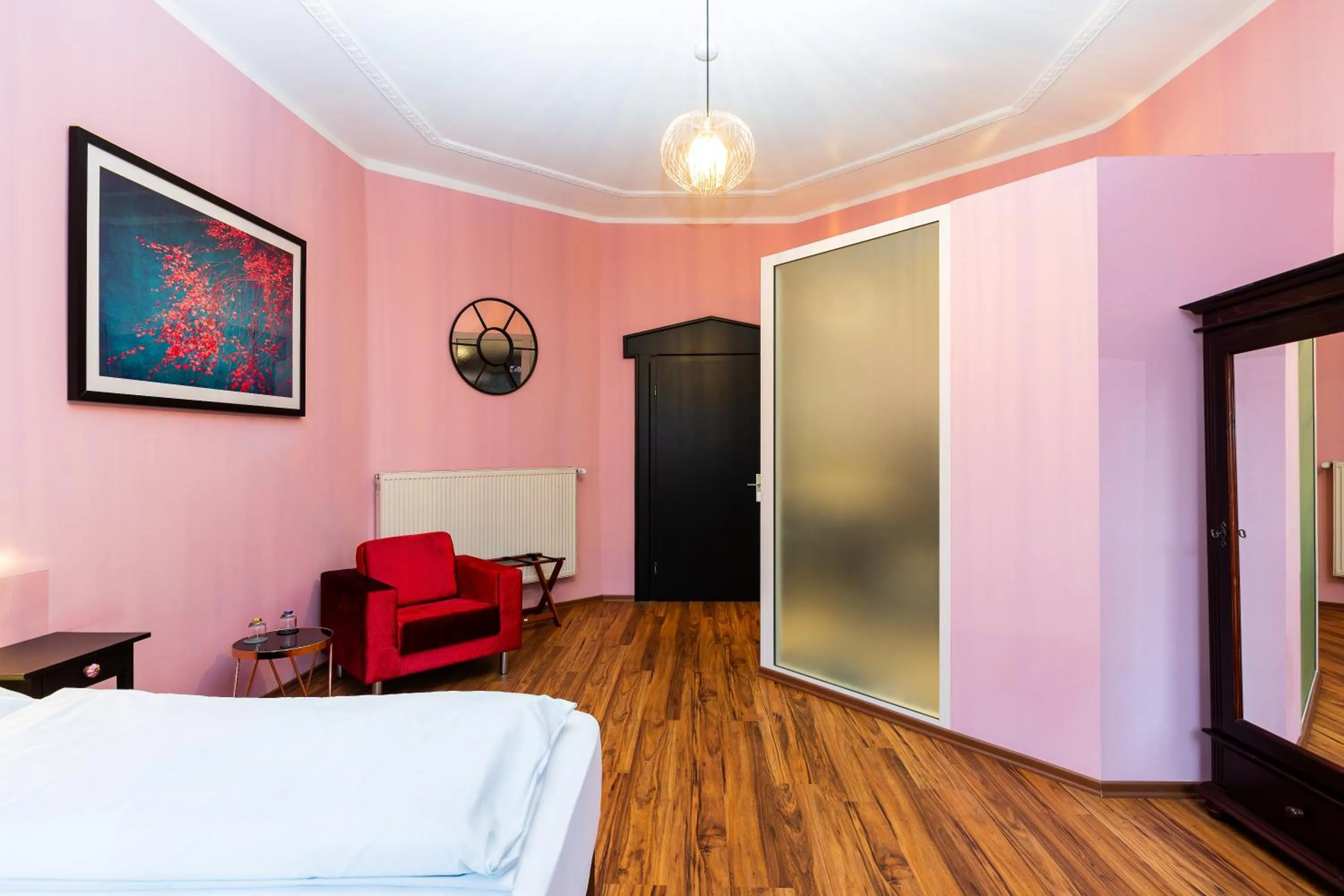 Photo of the whole room, Bed in SmartHotel Mystique Self check-in