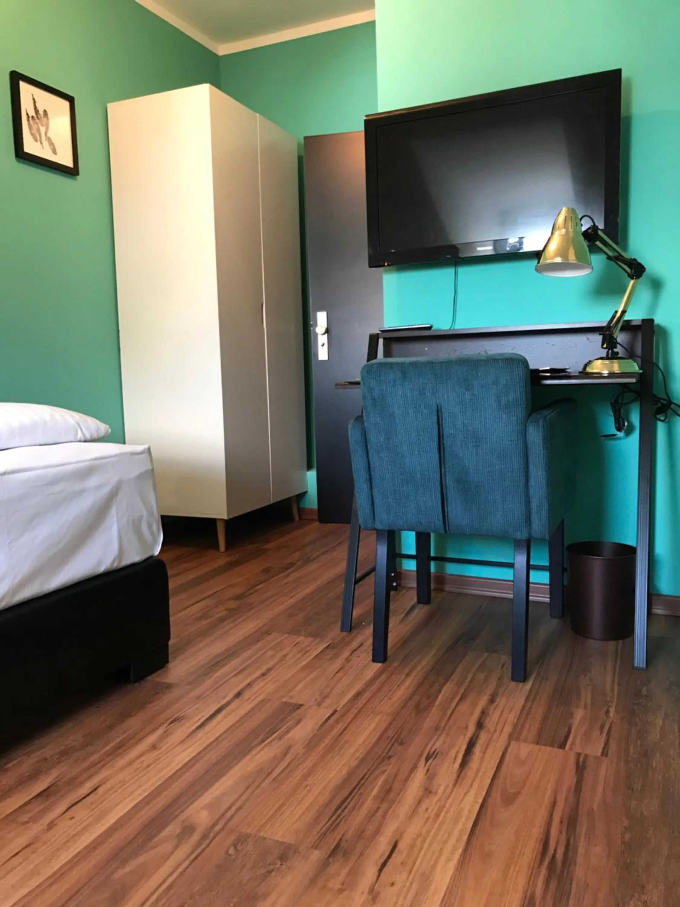 Photo of the whole room, Bed in SmartHotel Mystique Self check-in