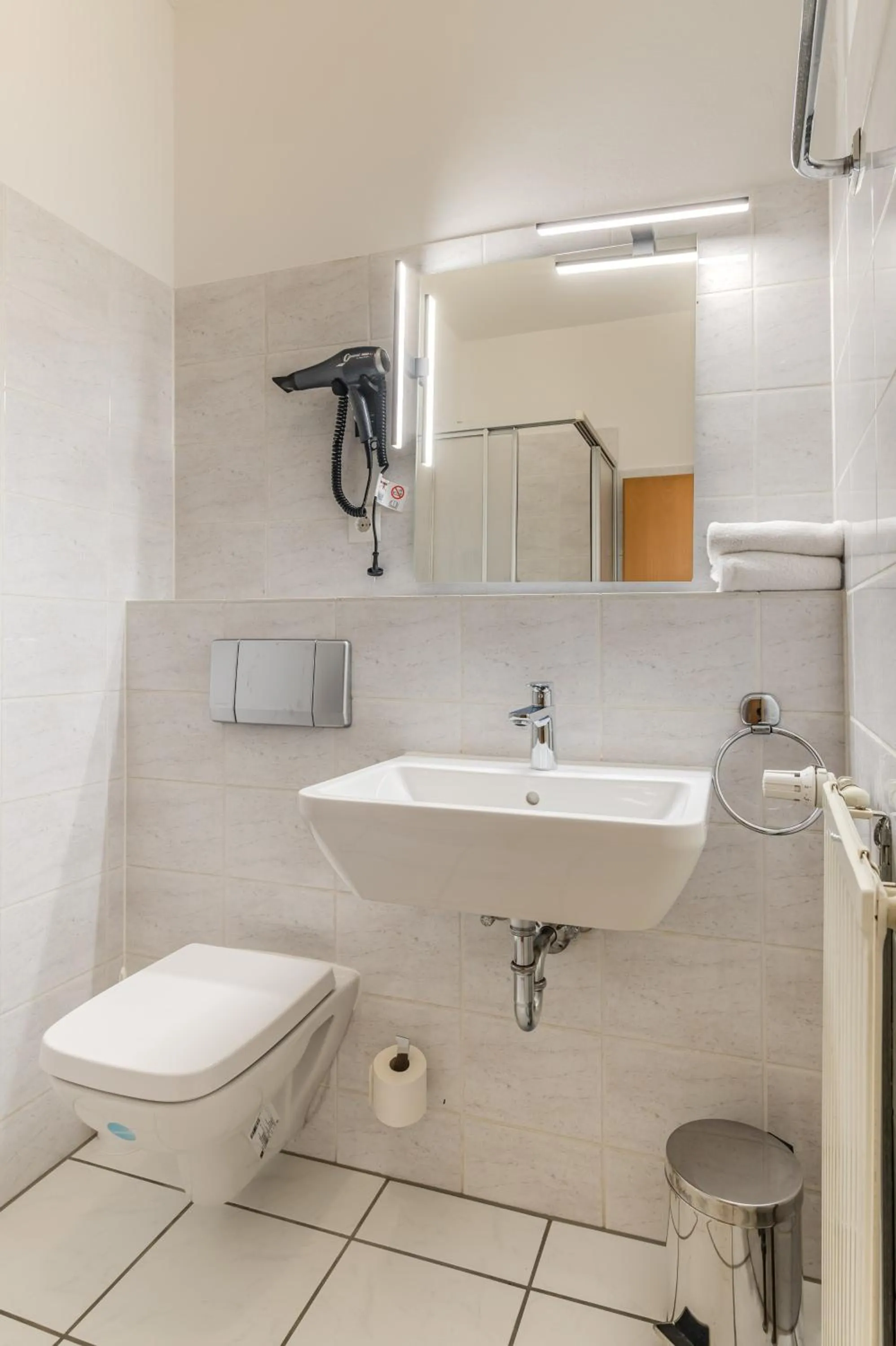 Shower in Hotel Esplanade Dortmund