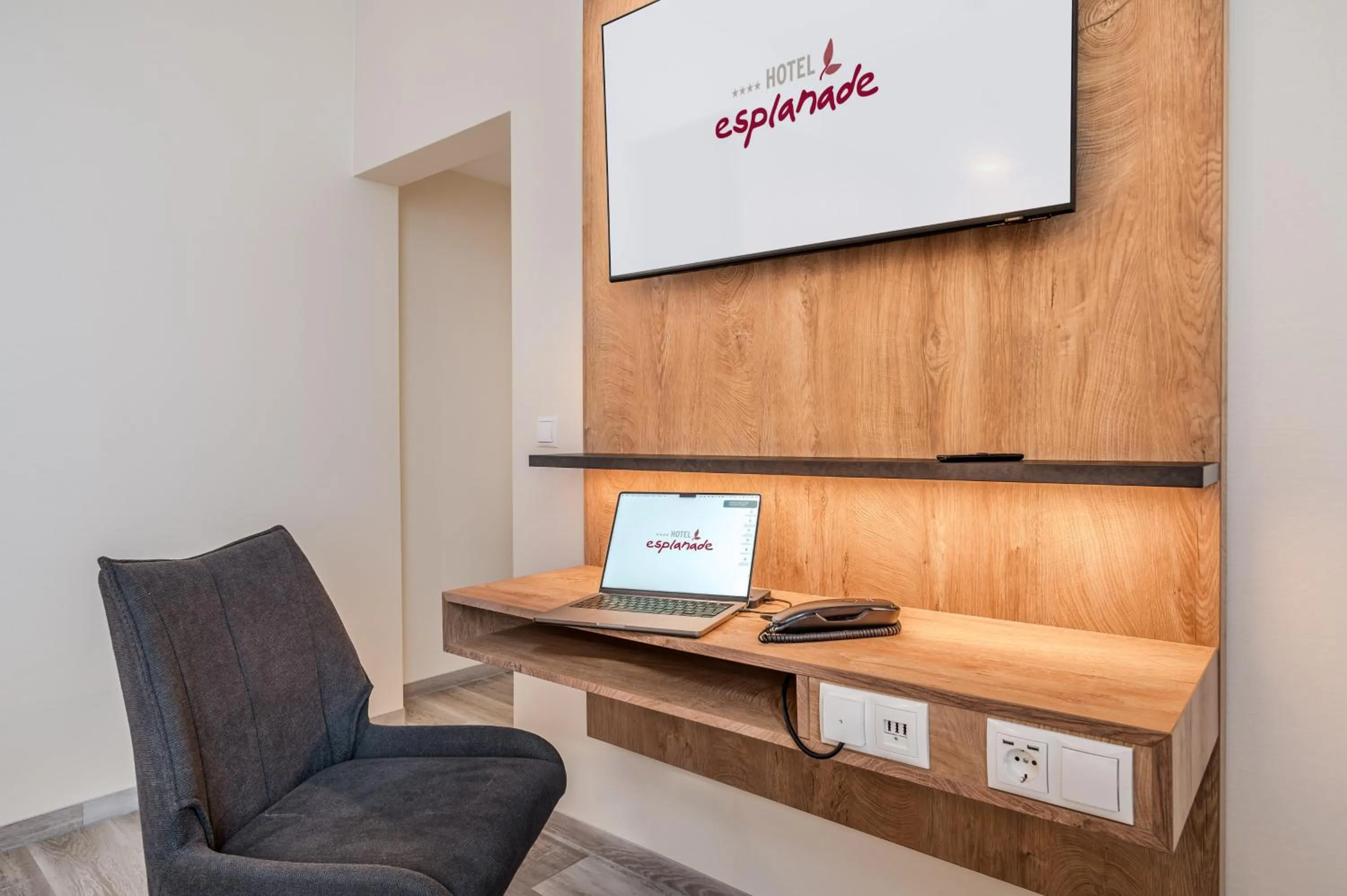 TV and multimedia in Hotel Esplanade Dortmund