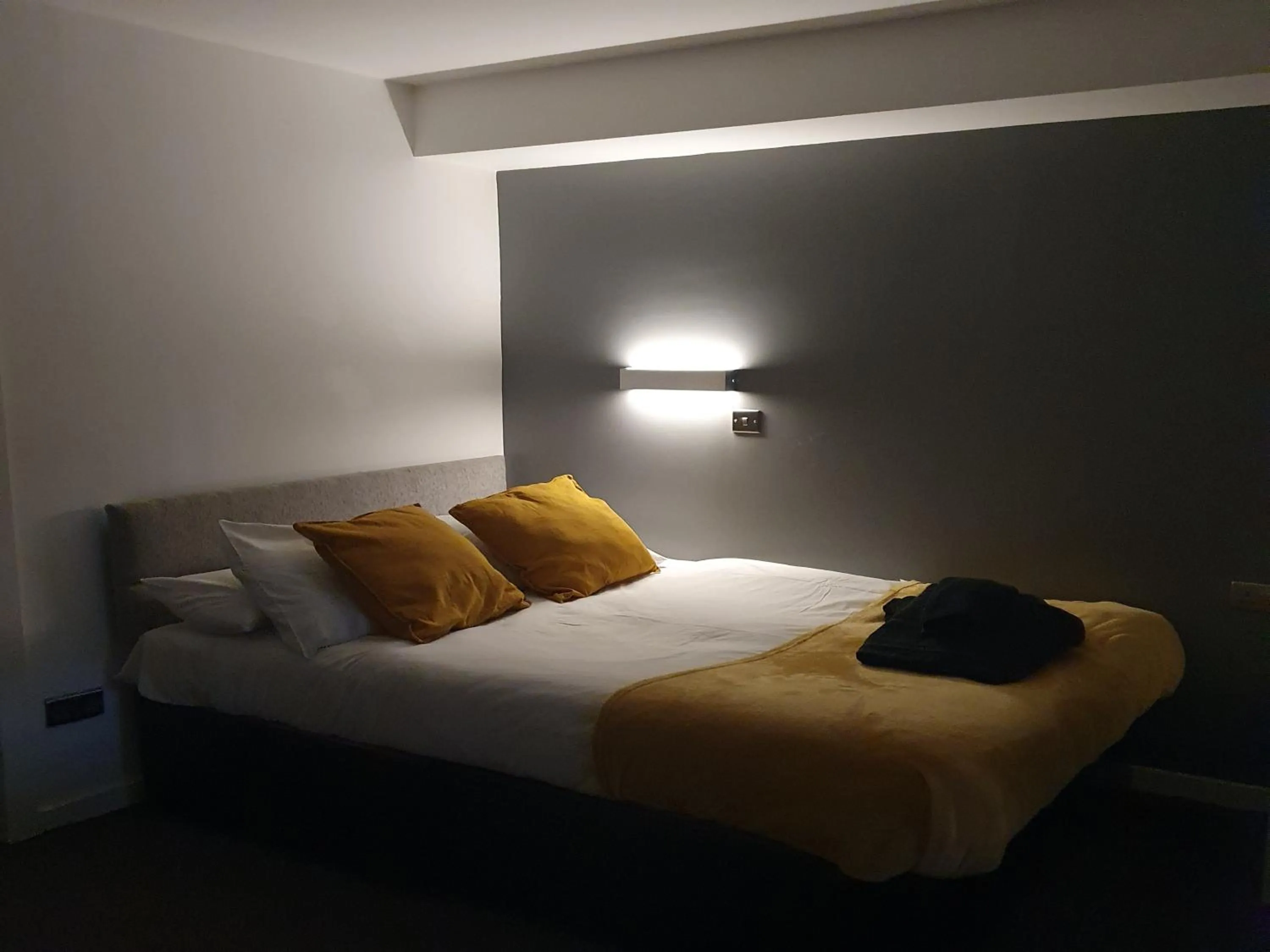 Bed in South Beach Kings Promenade Hotel