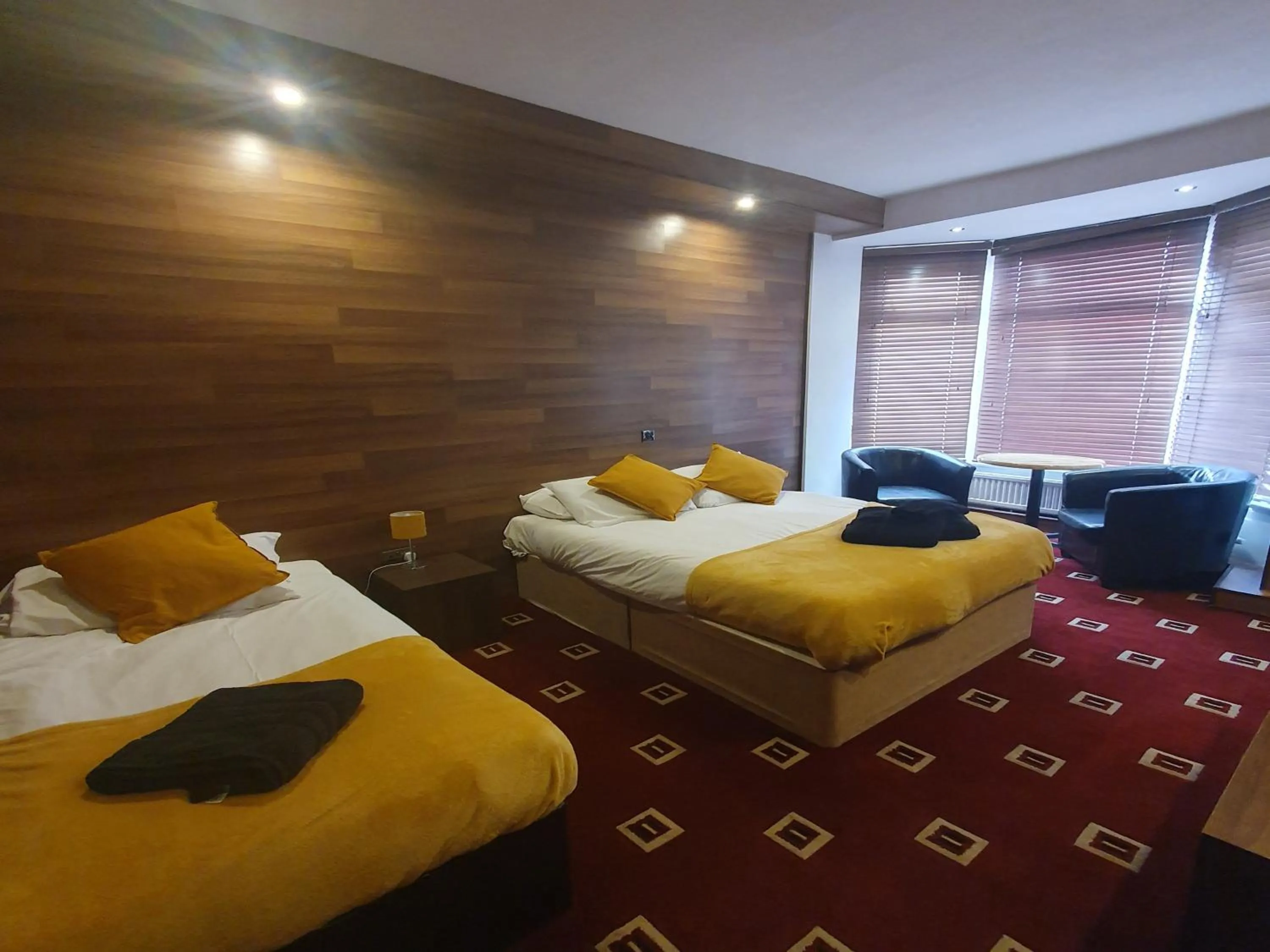 Bed in South Beach Kings Promenade Hotel