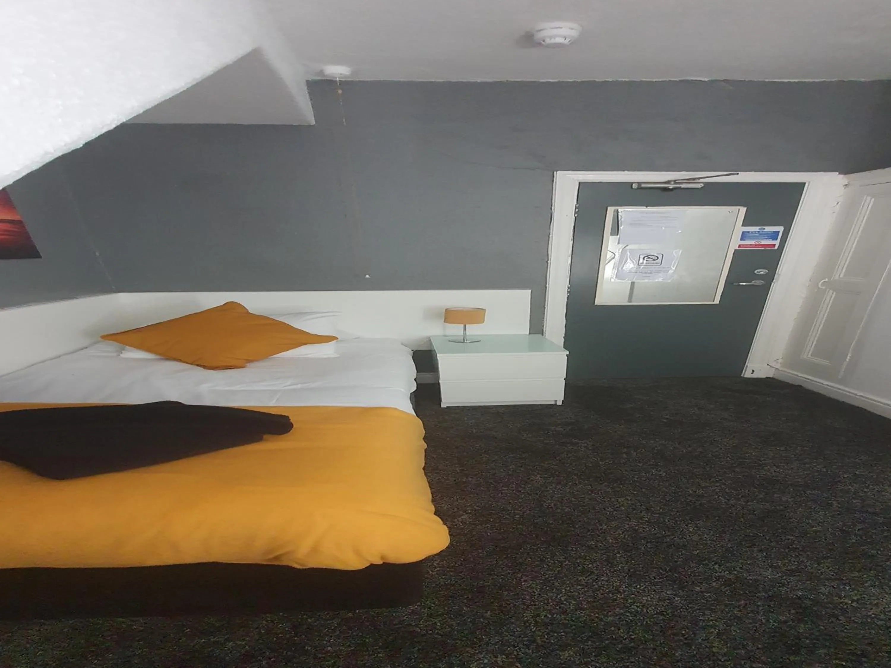 Bed in South Beach Kings Promenade Hotel