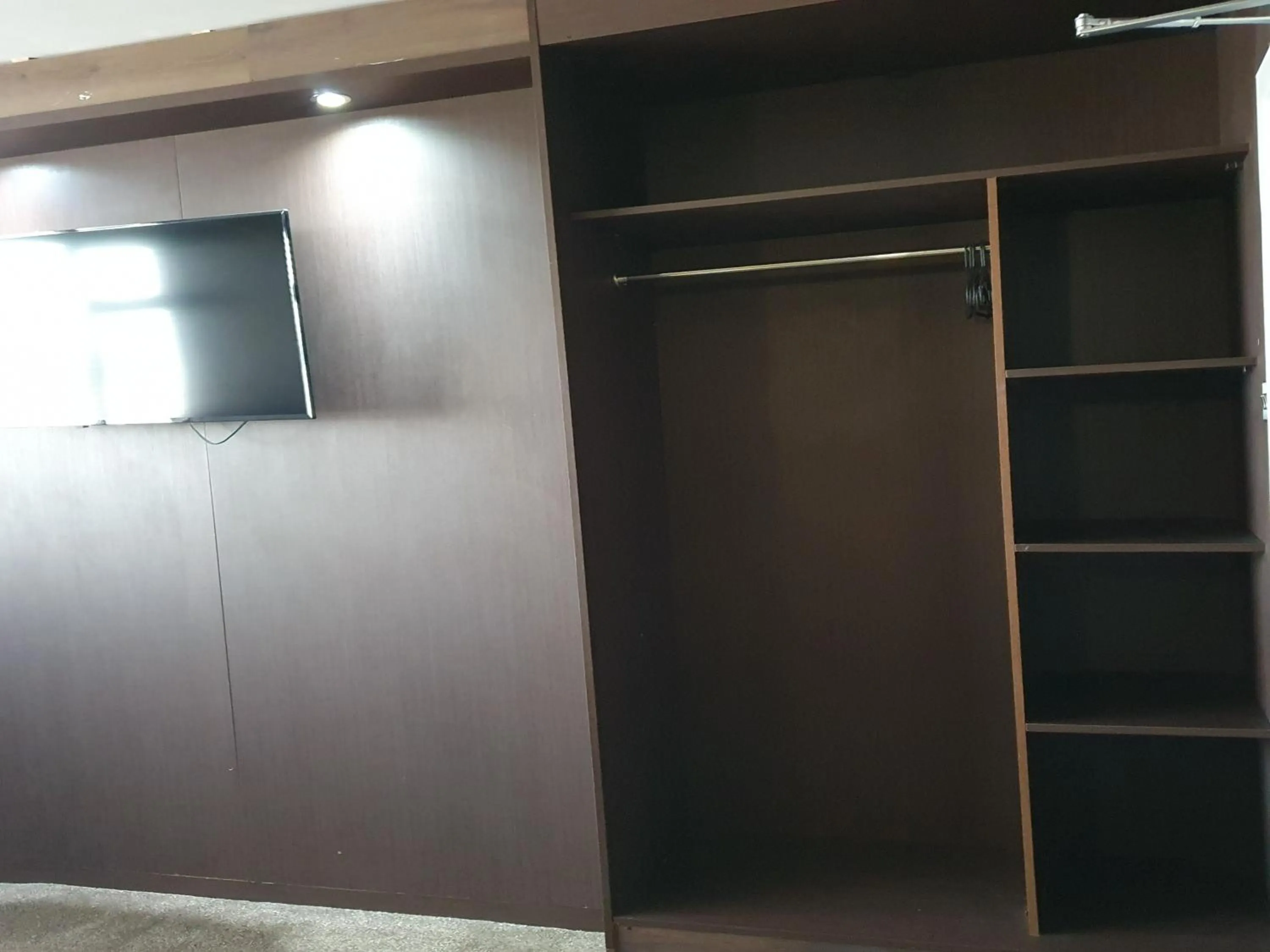 South Beach Kings Promenade Hotel