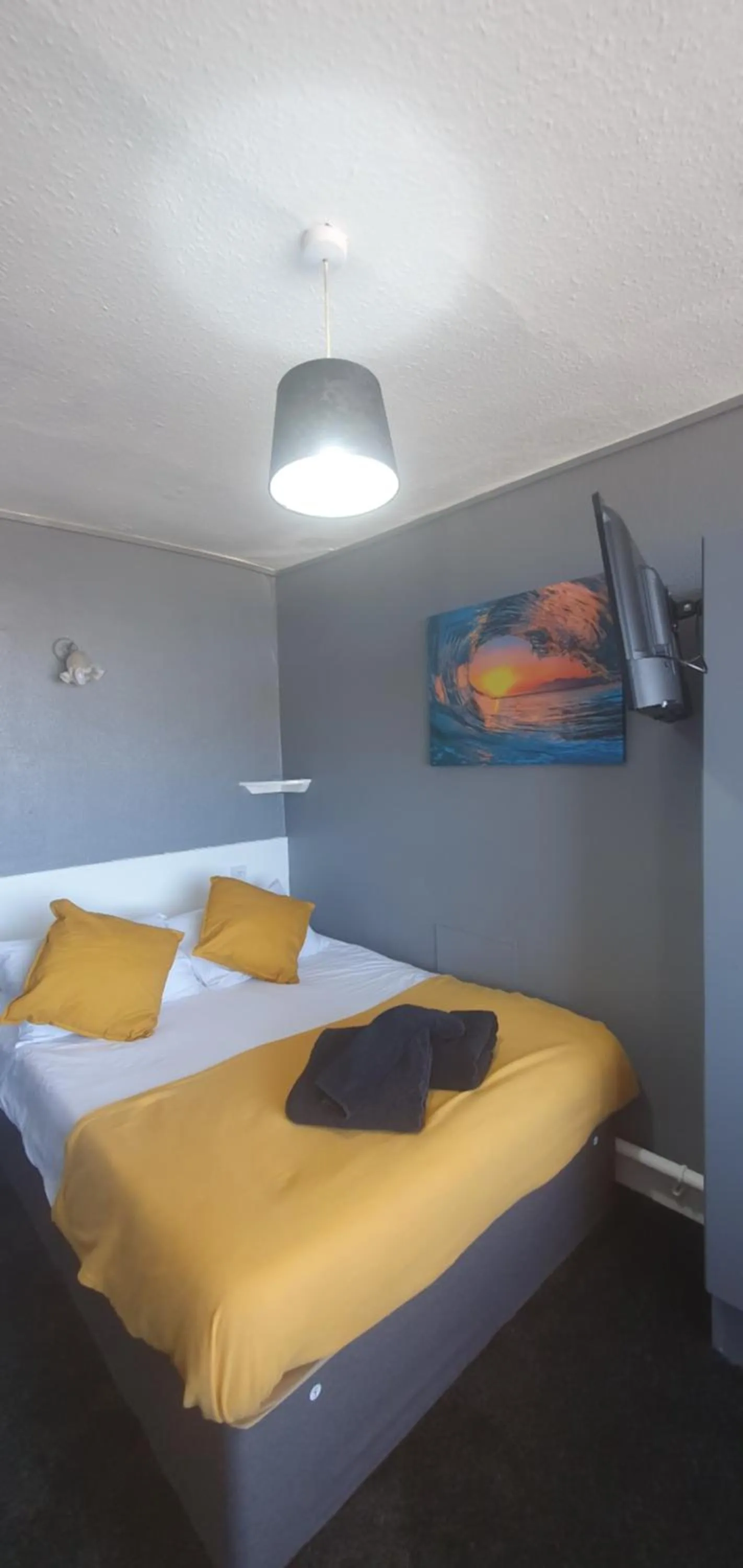 Bed in South Beach Kings Promenade Hotel