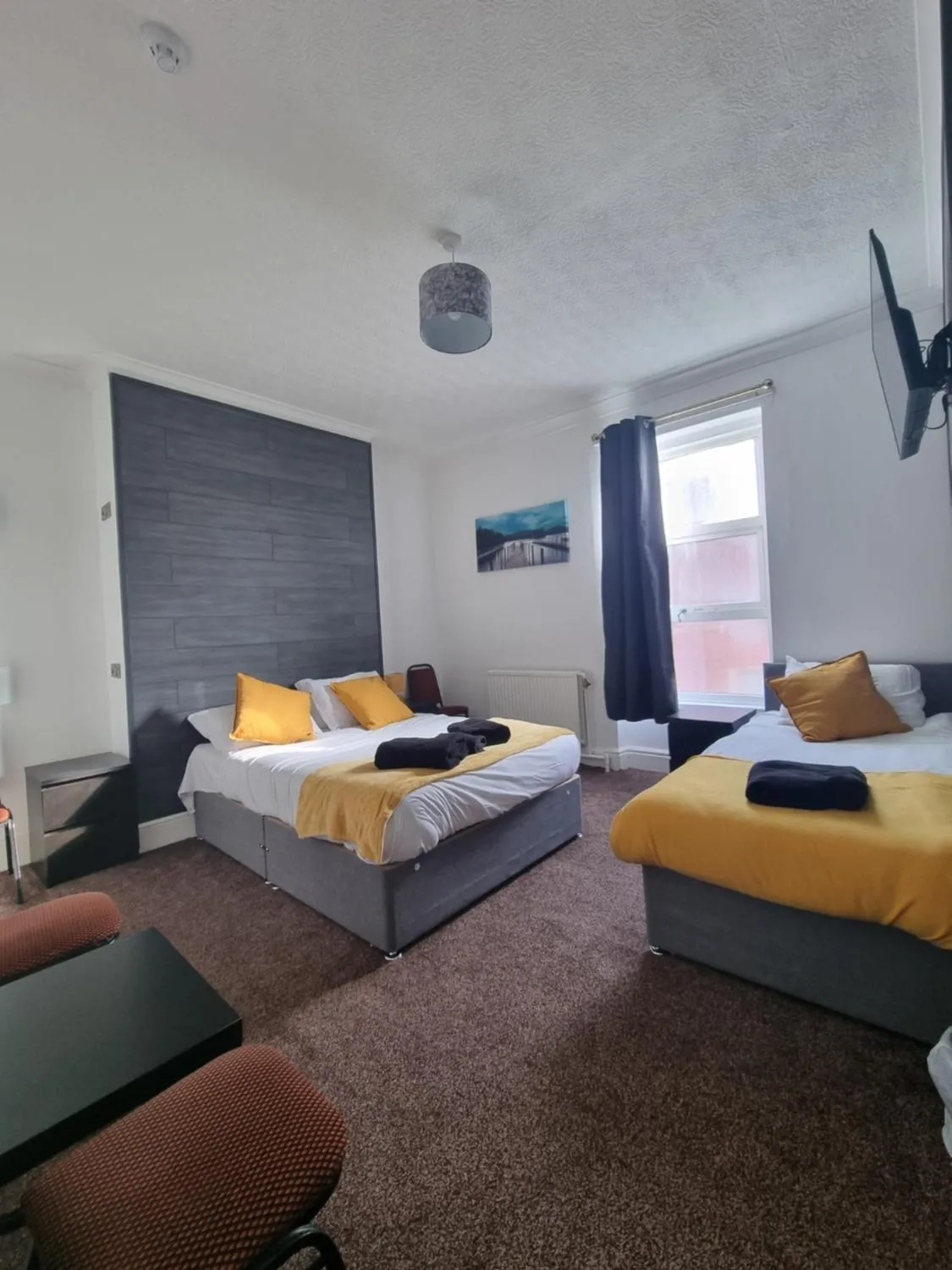 Family Room with Shower in South Beach Kings Promenade Hotel