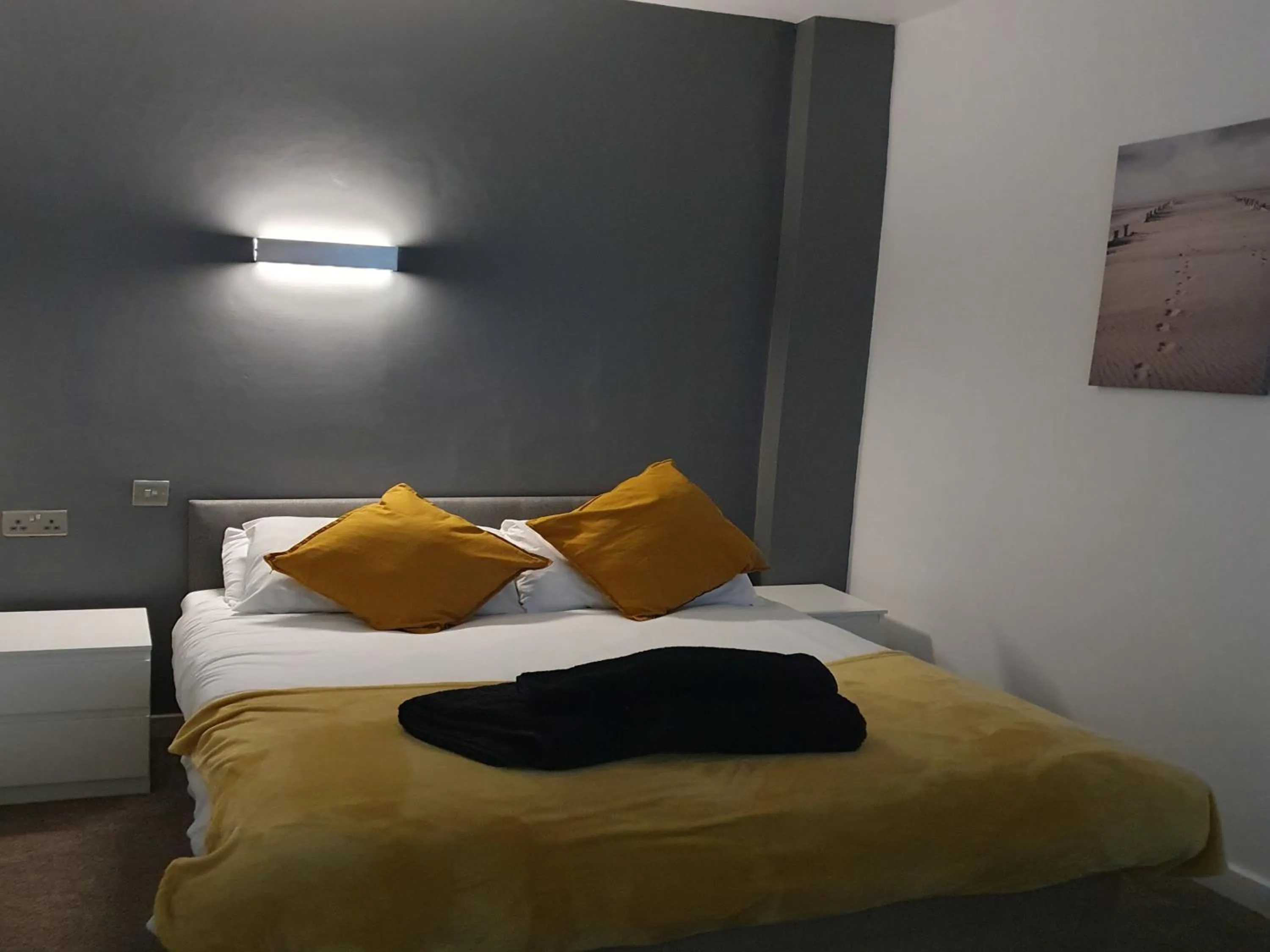 Bed in South Beach Kings Promenade Hotel