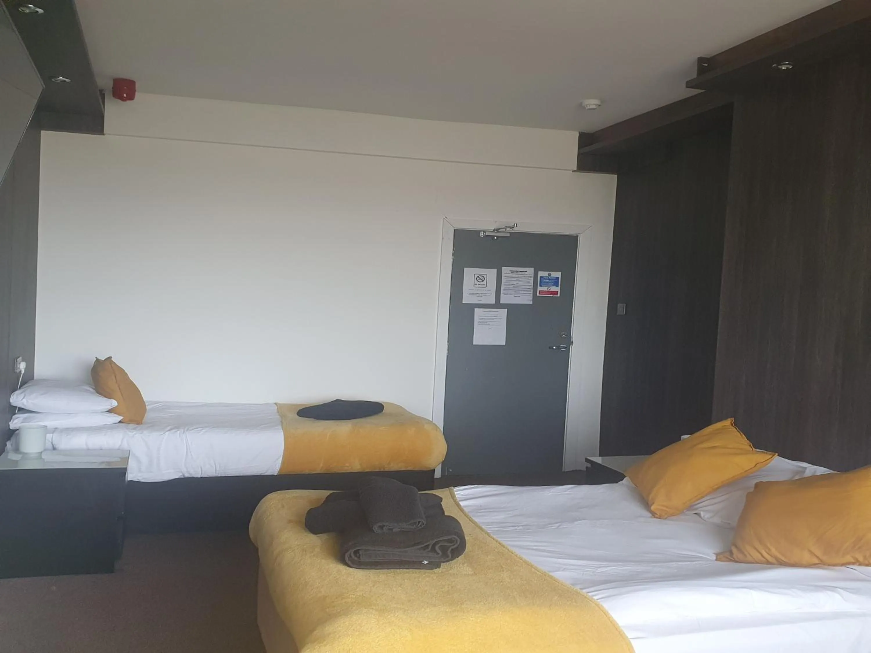 Bed in South Beach Kings Promenade Hotel