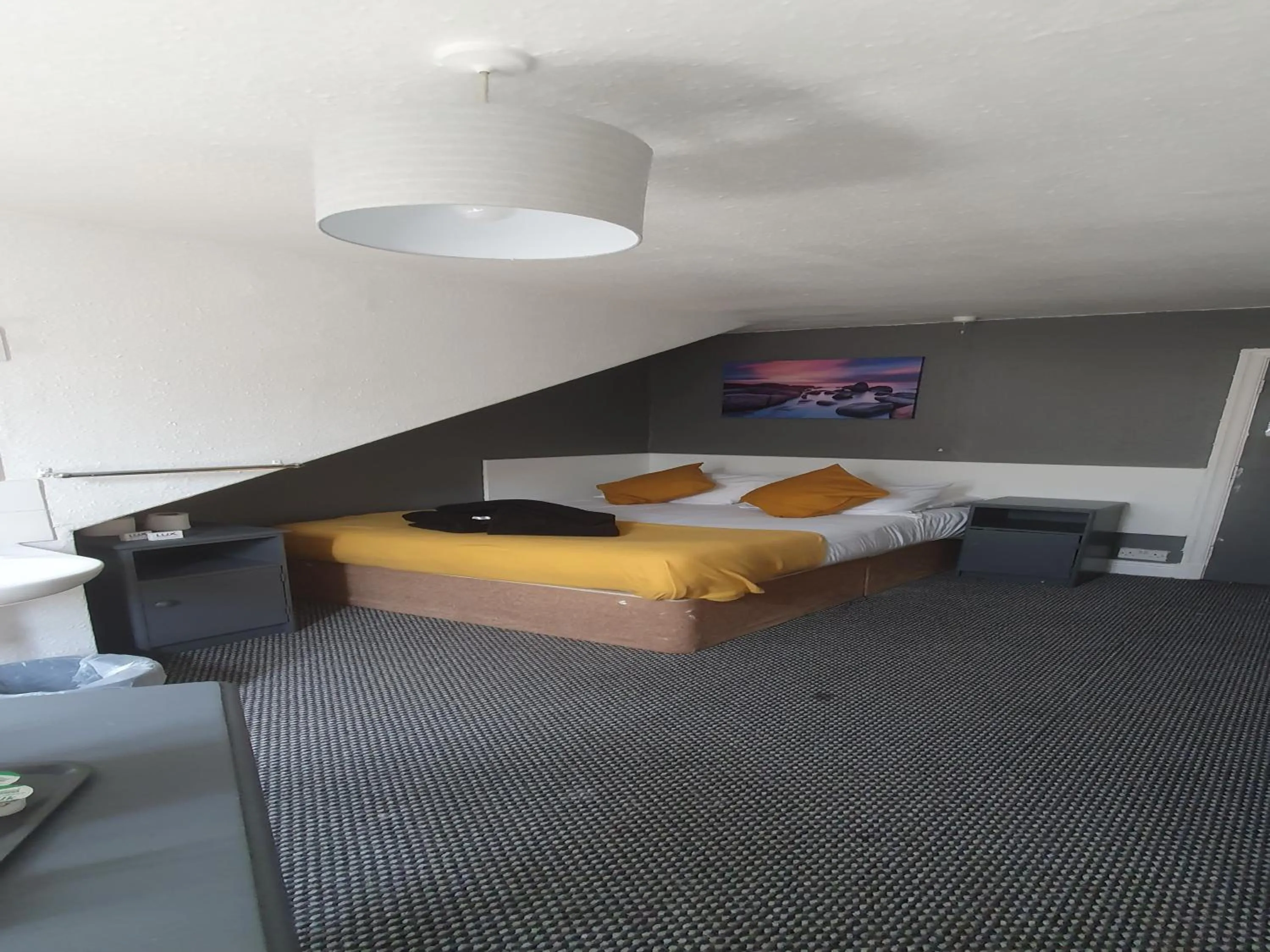 Bed in South Beach Kings Promenade Hotel