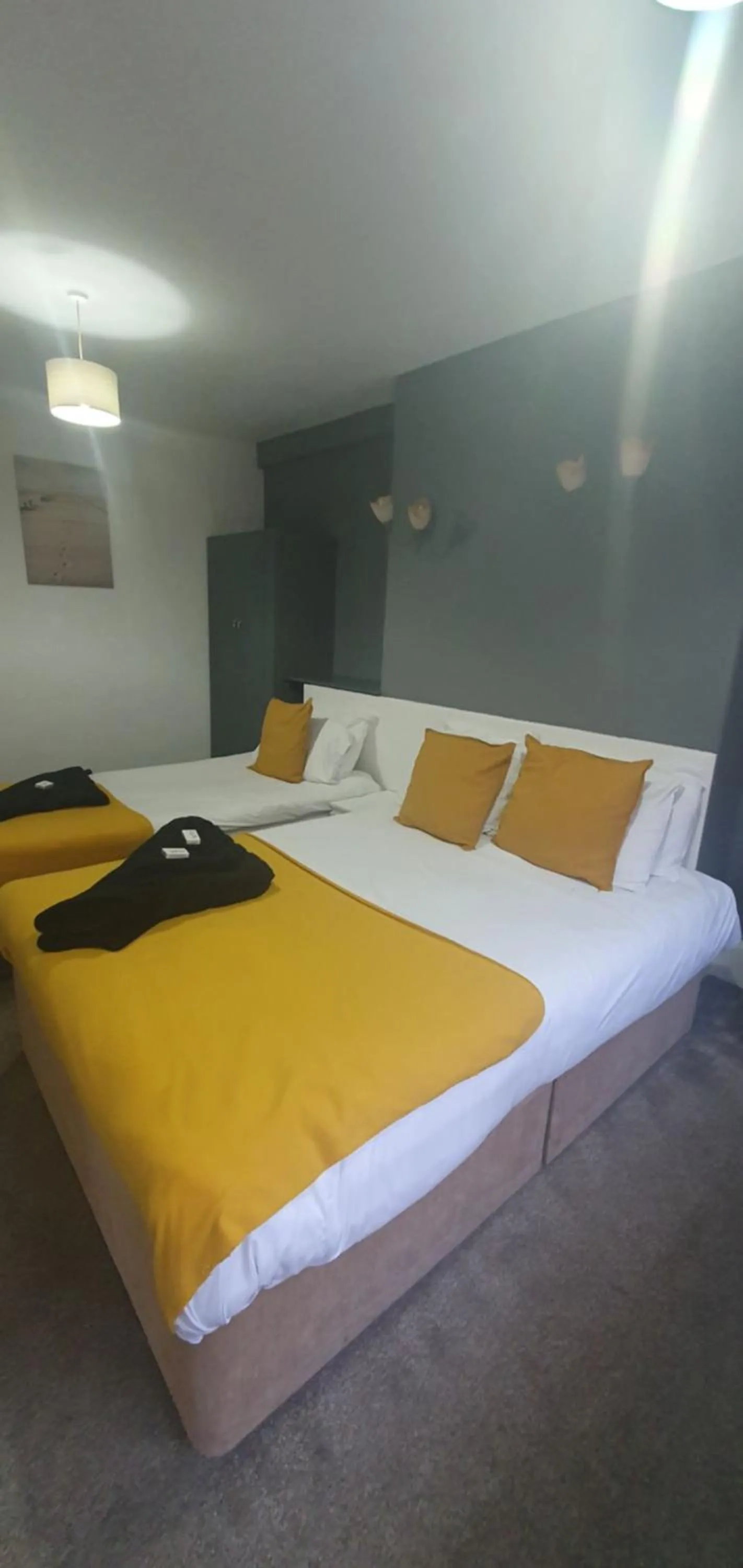 Bed in South Beach Kings Promenade Hotel