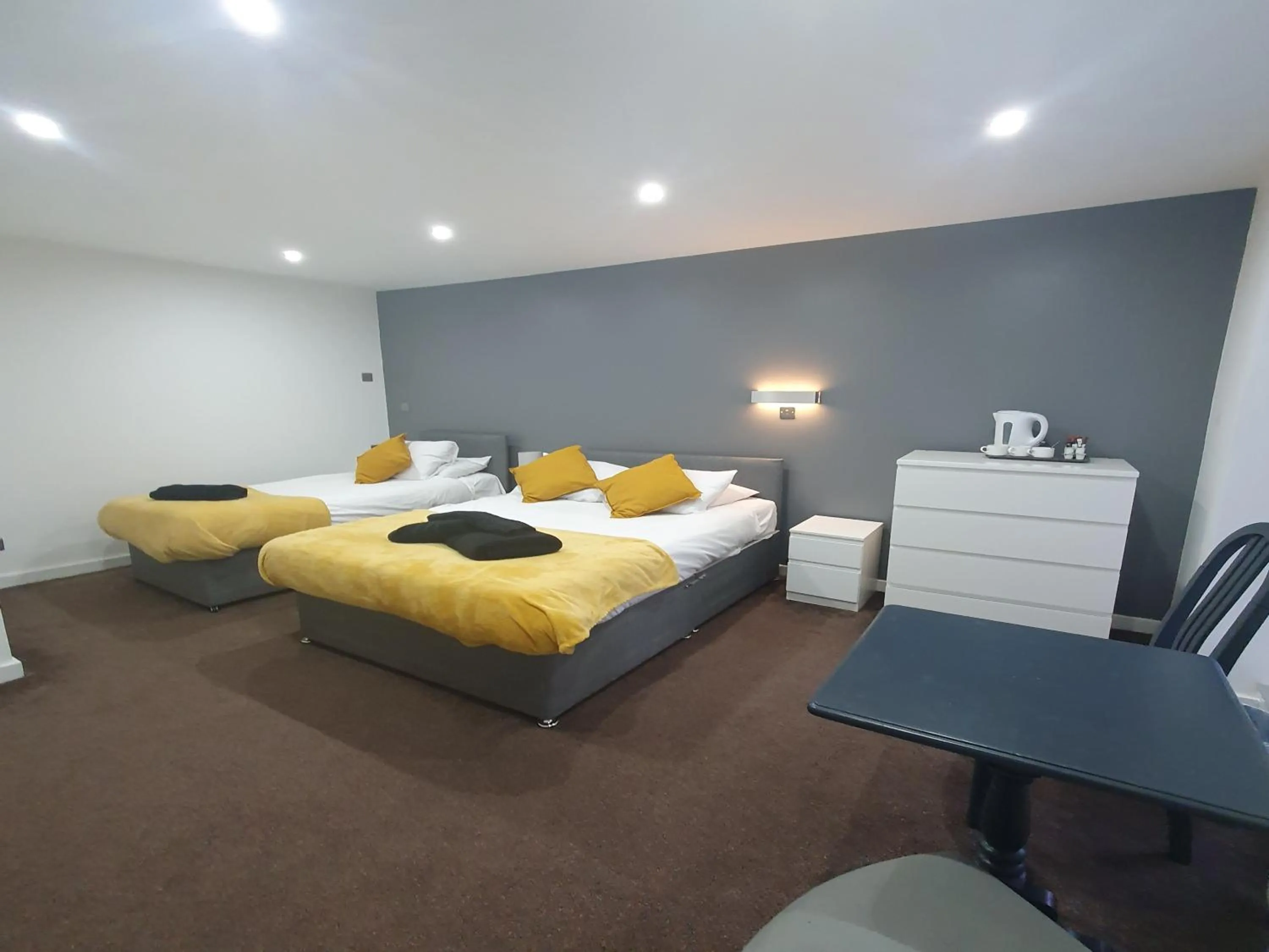 Bed in South Beach Kings Promenade Hotel