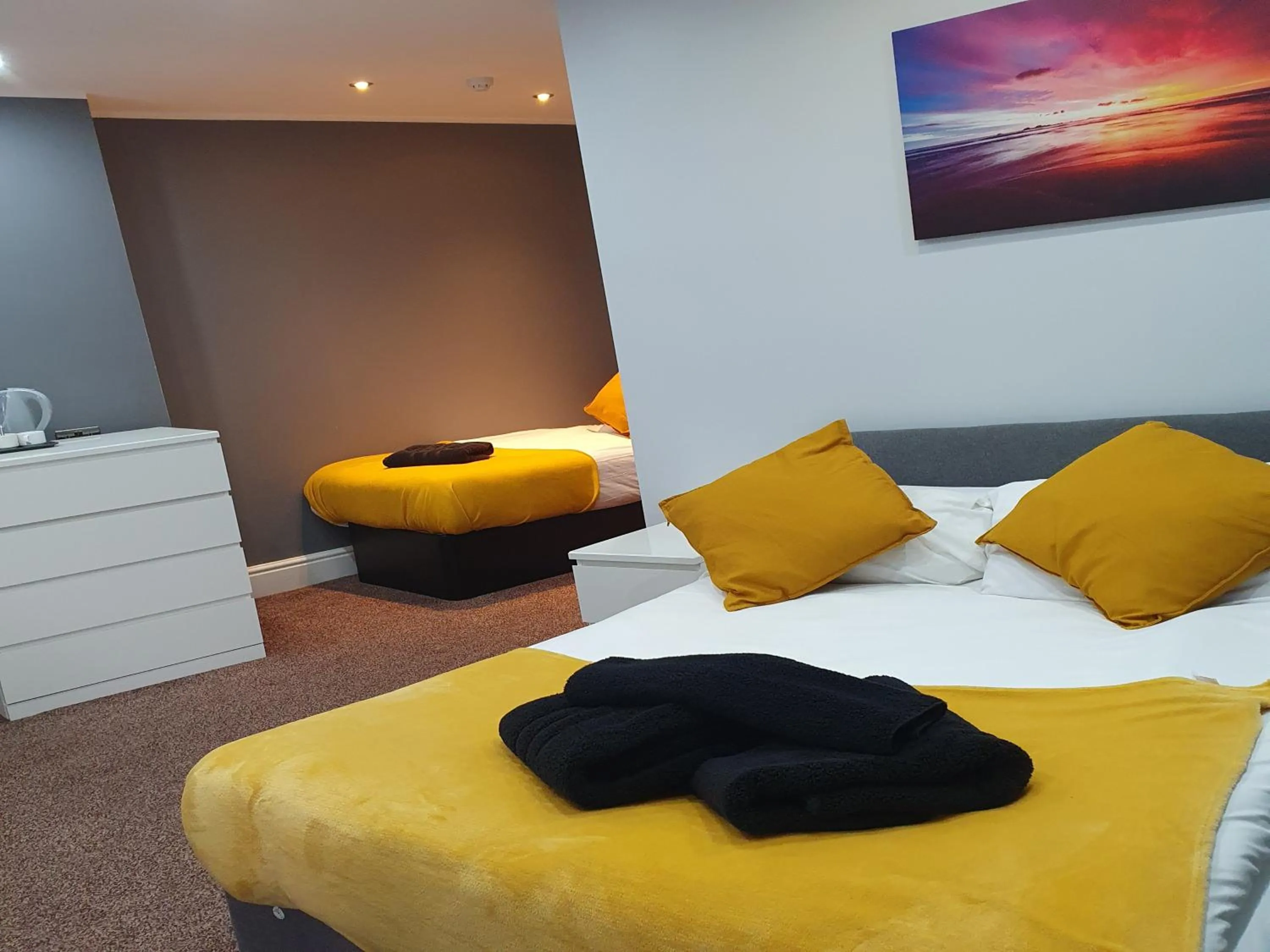 Bed in South Beach Kings Promenade Hotel