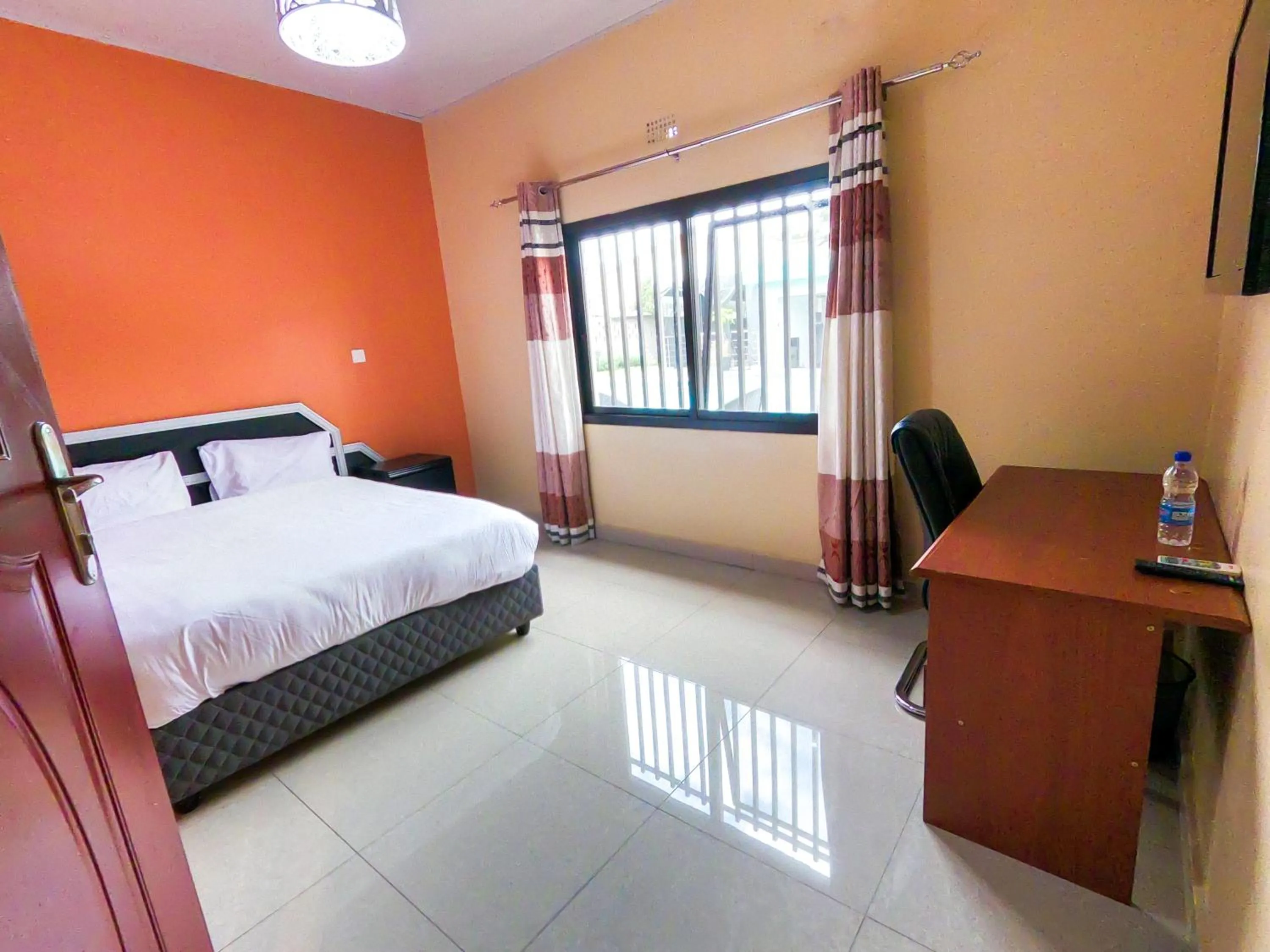 Bed in THE ESCAPE LODGE