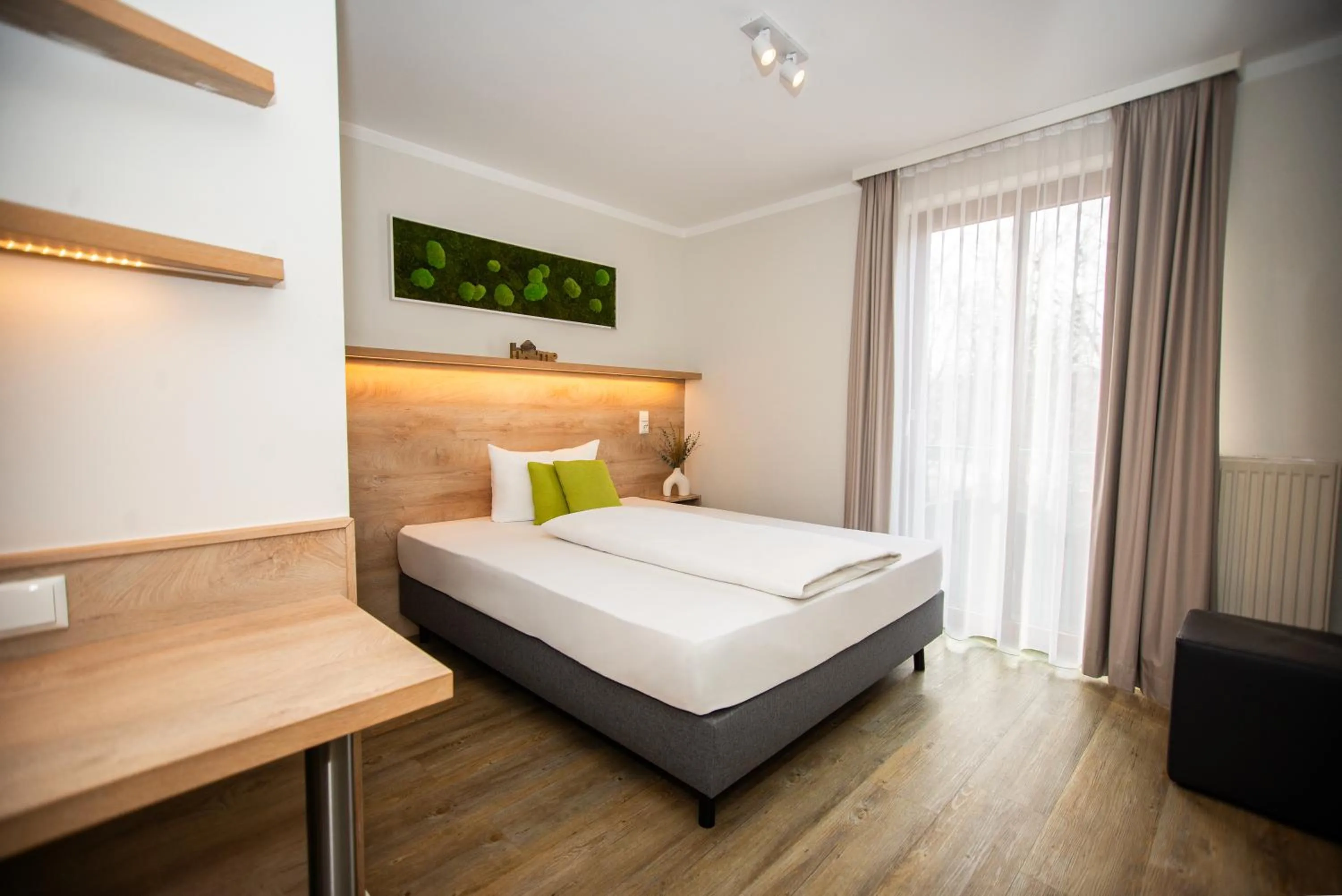 Bed in Hotel Perlach Allee by Blattl