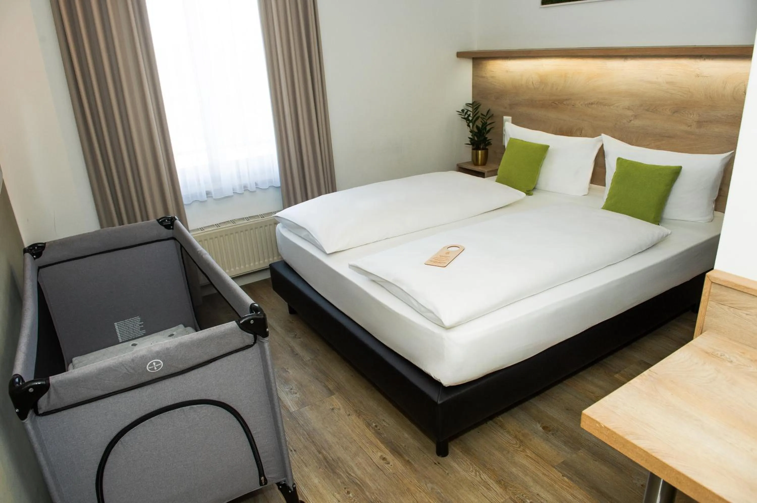 cot, Bed in Hotel Perlach Allee by Blattl